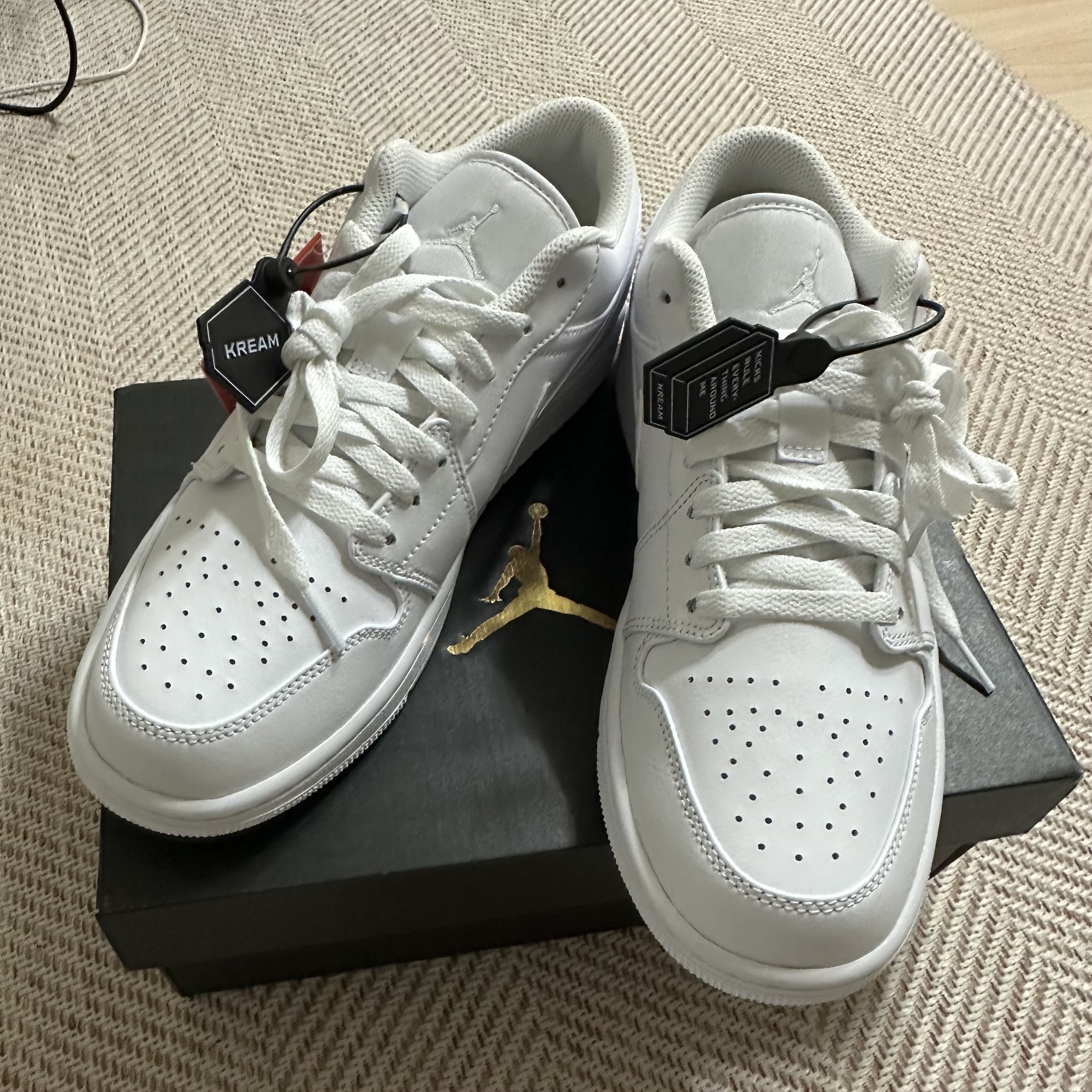 Jordan 1 Low Triple White 착용 스타일
