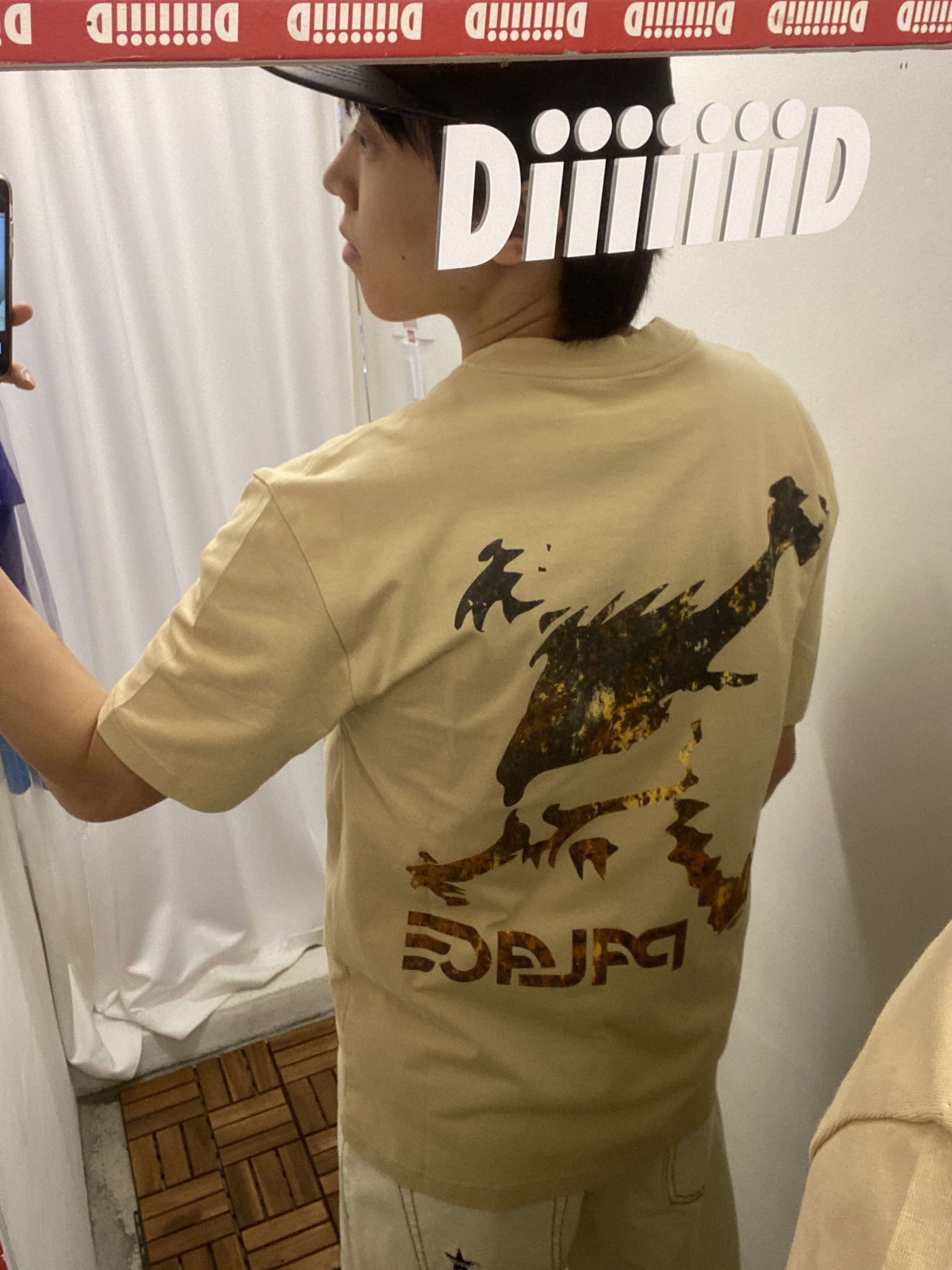 Palace x Oakley T-Shirt Sand - 23SS, Supreme Regular Jean Bleached - 25SS 착용 스타일 - 2