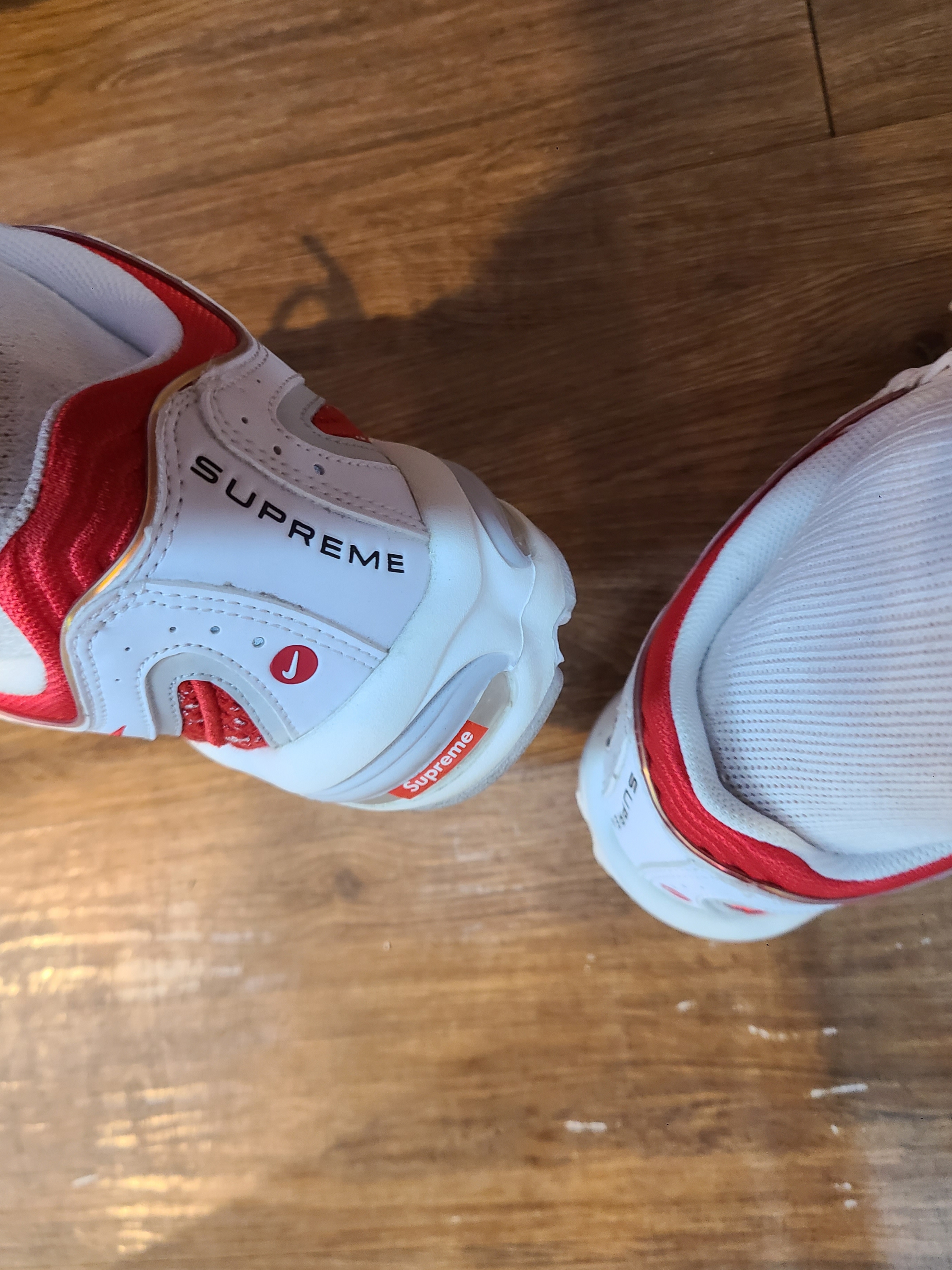 Nike x Supreme Air Max Tailwind 4 White, Supreme Hanes Crew Socks White (4 Pack) 착용 스타일 - 2