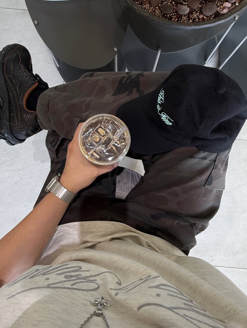 THIS IS FINE Oversized Signature Tee Oat, THIS IS FINE Signature Ball Cap Black 착용 스타일 - 7