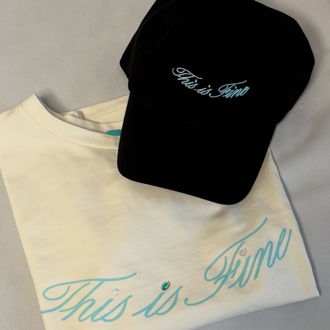 THIS IS FINE Cropped Signature Tee Cream, THIS IS FINE Signature Ball Cap Black 착용 스타일 - 6