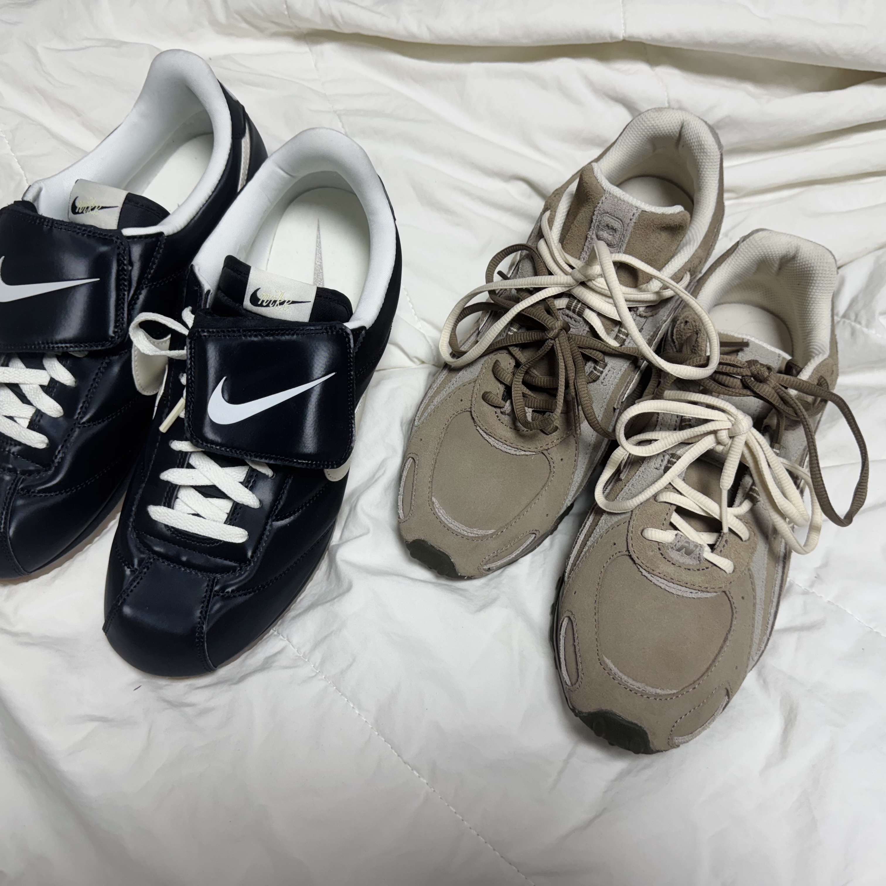Nike Cortez SE Black Gum Brown, New Balance 204L Suede Mushroom Arid Stone 착용 스타일 - 1
