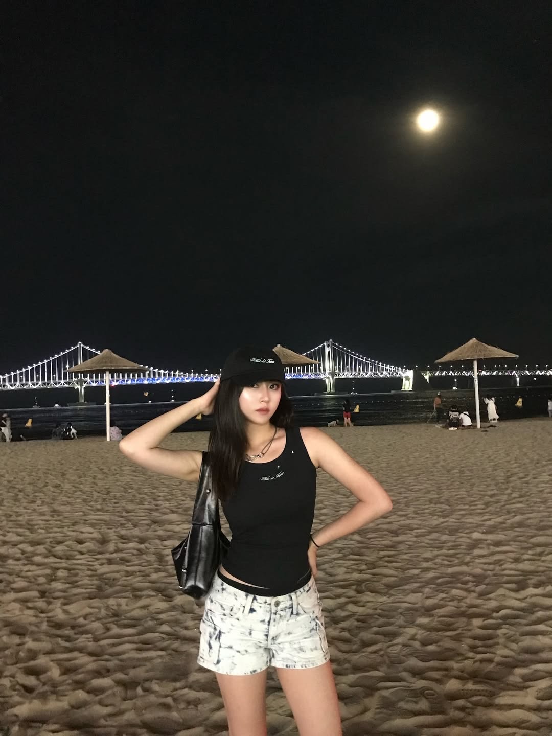 THIS IS FINE Ribbed Sleeveless Top Black, THIS IS FINE Signature Ball Cap Black 착용 스타일 - 9