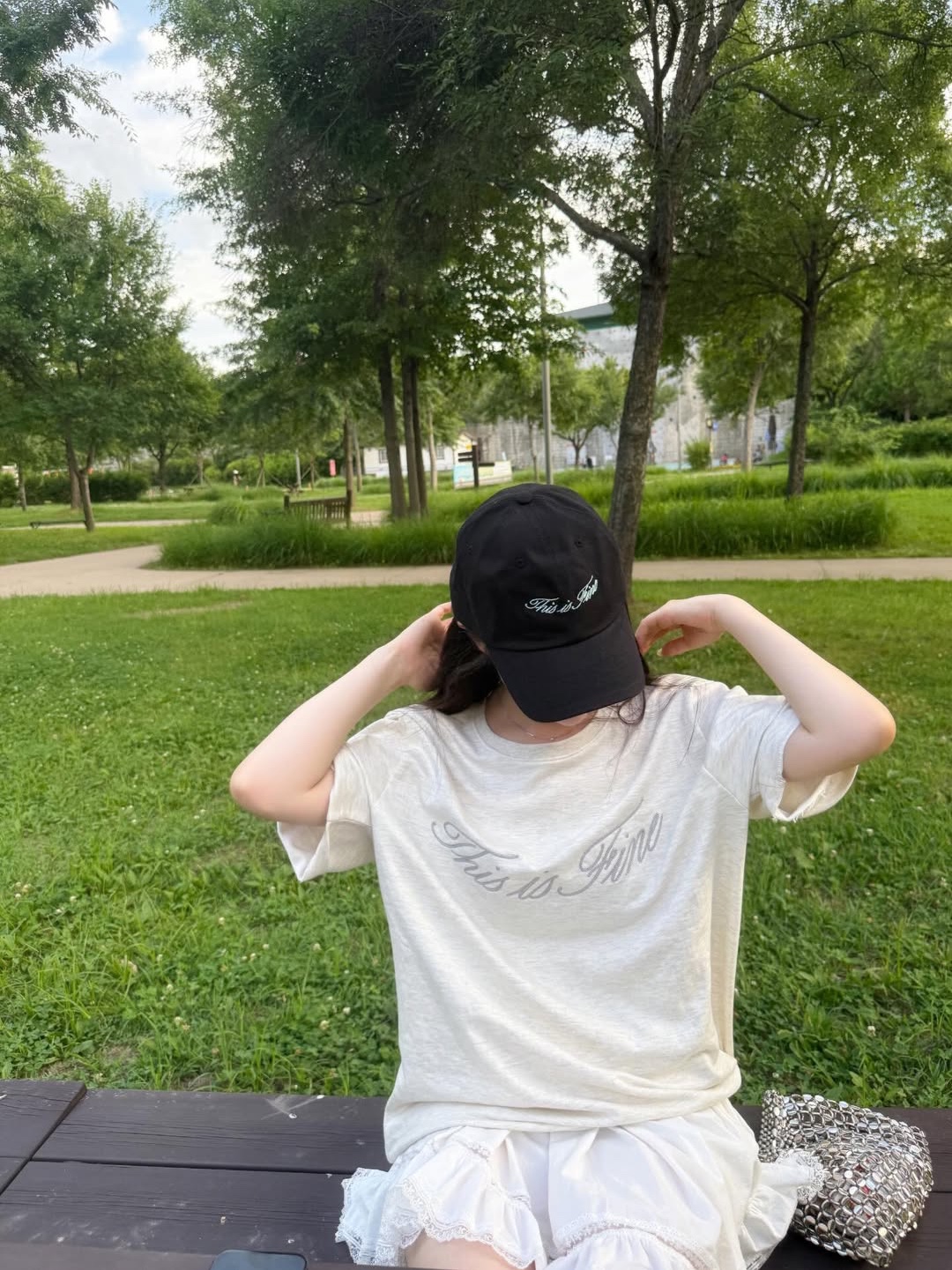 THIS IS FINE Oversized Signature Tee Oat, THIS IS FINE Signature Ball Cap Black 착용 스타일 - 6