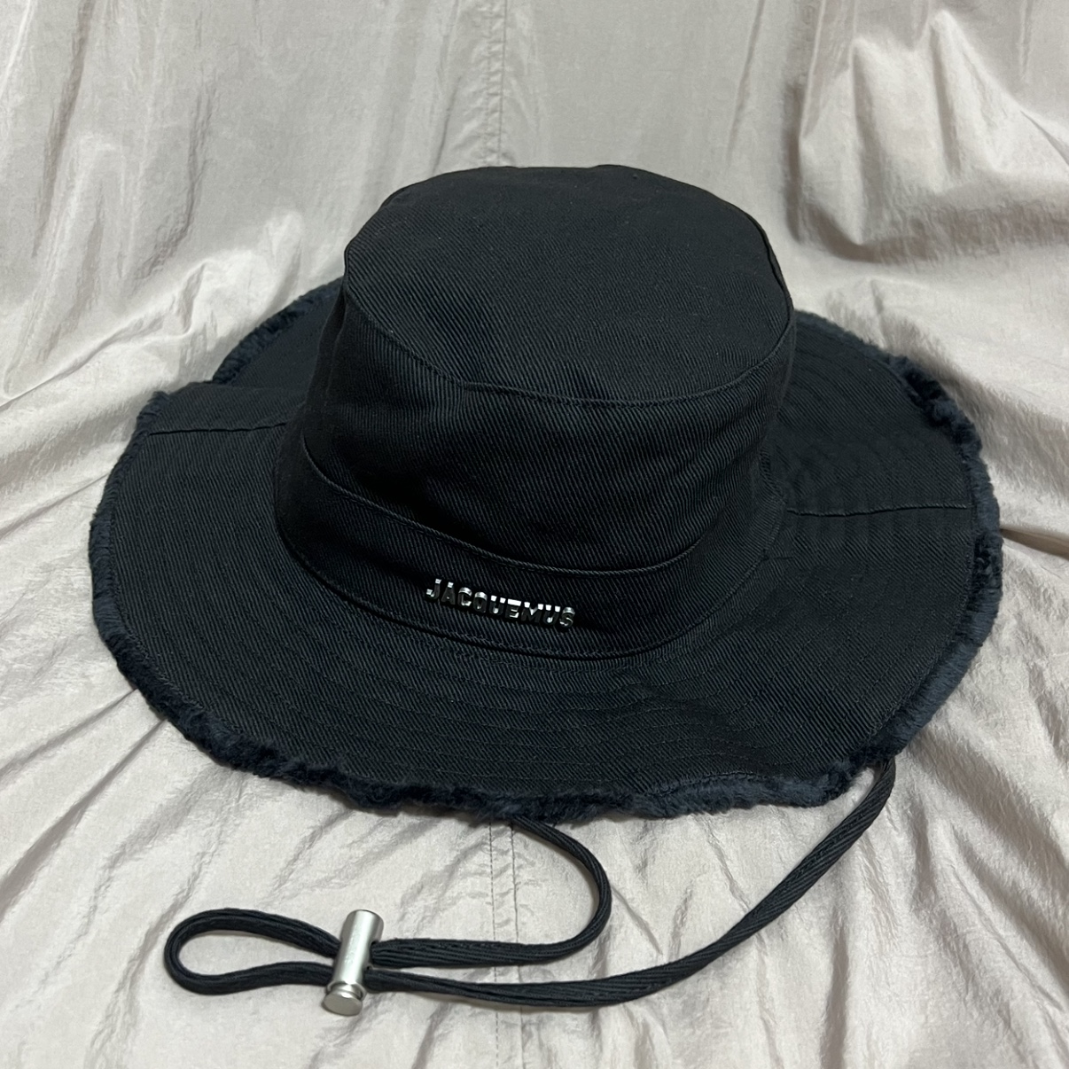 Jacquemus Le Bob Artichaut Bucket Hat Black 착용 스타일