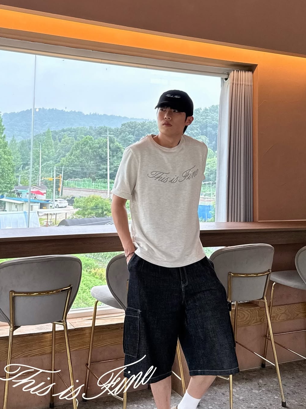 THIS IS FINE Oversized Signature Tee Oat, THIS IS FINE Signature Ball Cap Black 착용 스타일 - 1