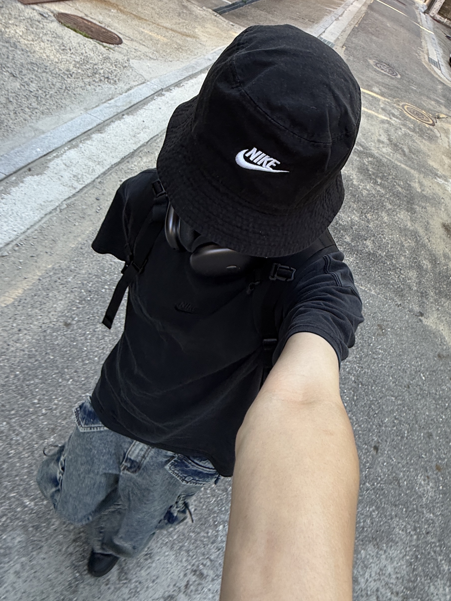 Nike x Supreme Air Force 1 Low Black, Nike NSW Premium Essential T-Shirt Black - Asia 착용 스타일 - 3