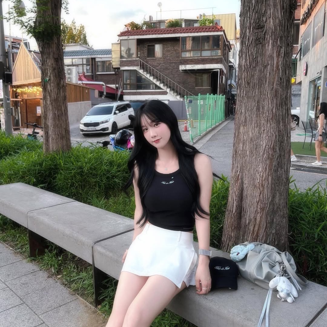 THIS IS FINE Ribbed Sleeveless Top Black, THIS IS FINE Signature Ball Cap Black 착용 스타일 - 2