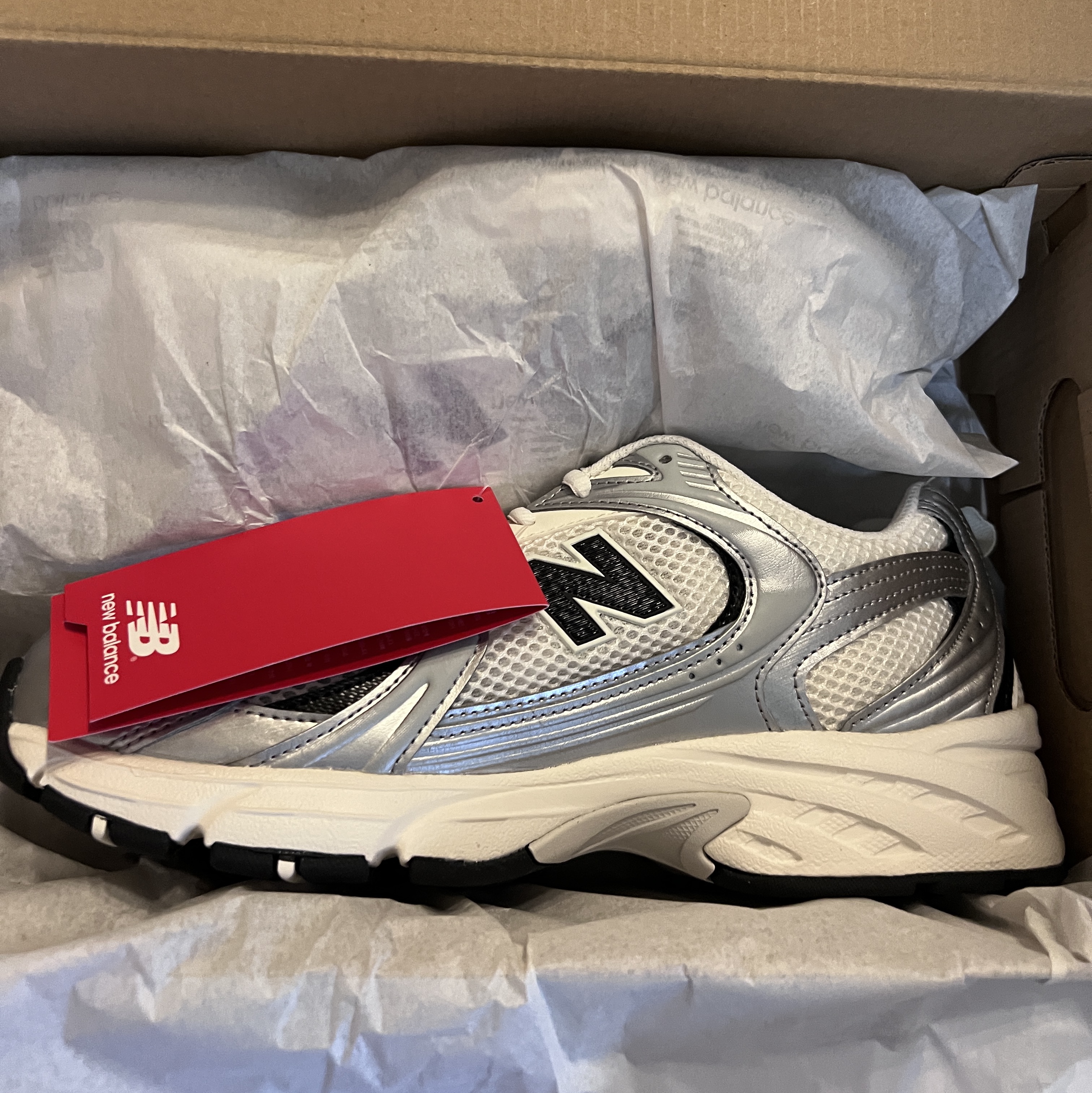 New Balance 530 Angora Cream Silver 착용 스타일