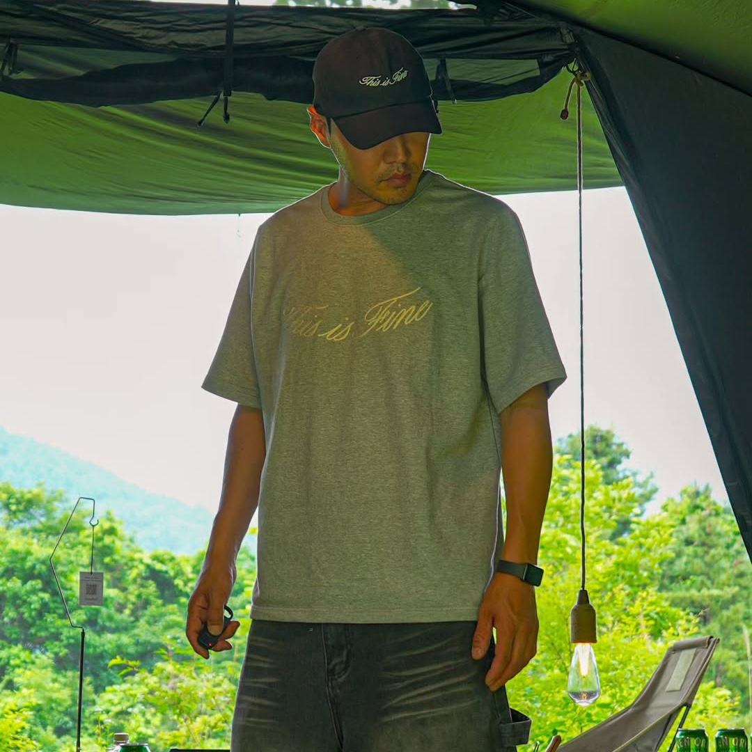 THIS IS FINE Oversized Signature Tee Sportif Gray, THIS IS FINE Signature Ball Cap Black 착용 스타일 - 8