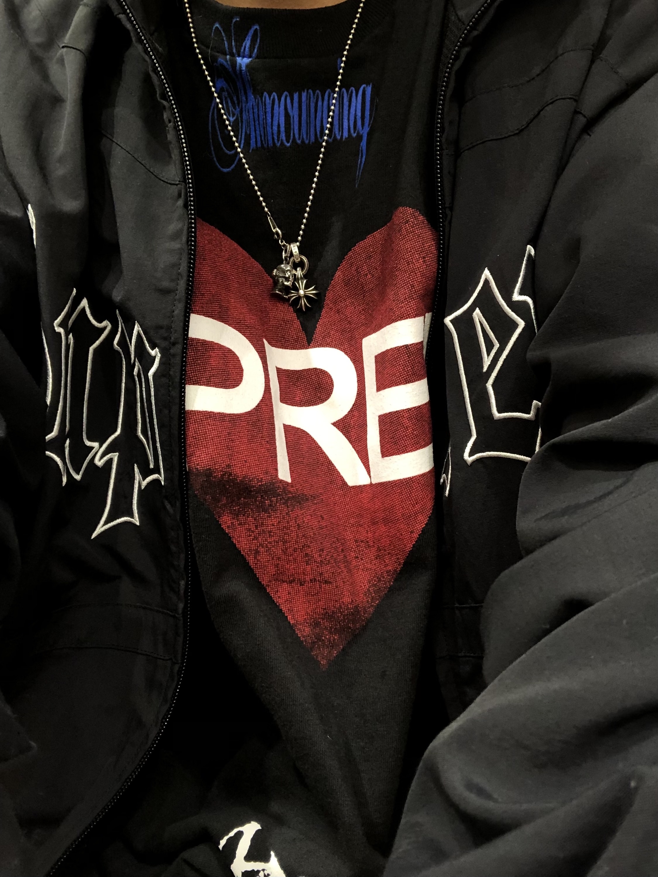 Supreme Old English Track Jacket Black - 25SS, Supreme Announcing T-Shirt Black - 25SS 착용 스타일