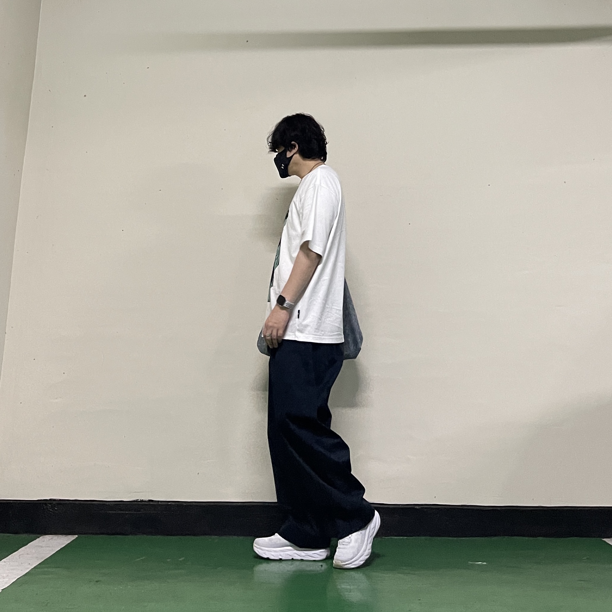 GU x Undercover Graphic T-Shirt Undercover 4 White, Hoka Bondi 6 White 착용 스타일 - 4
