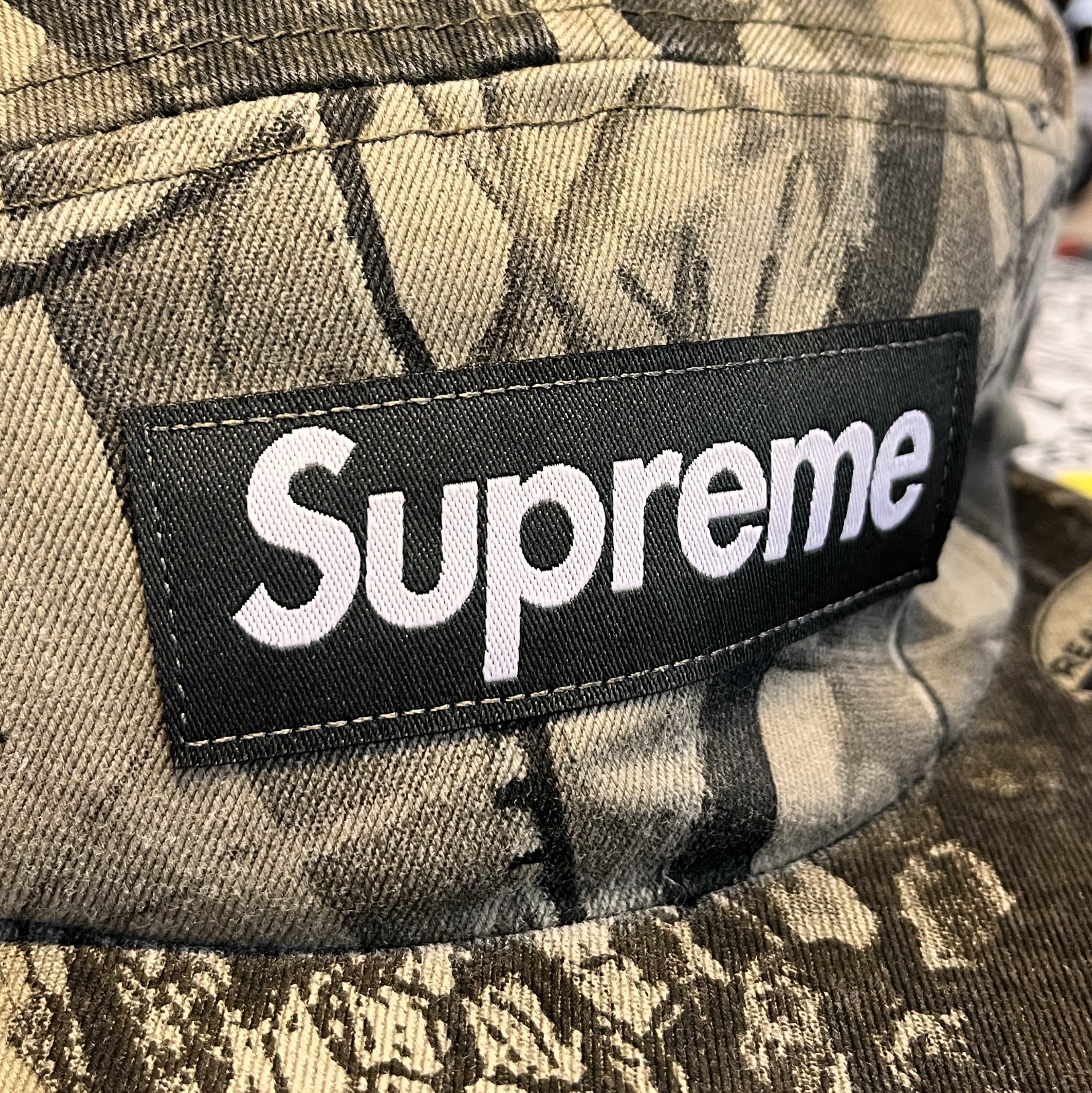Supreme Washed Chino Twill Camp Cap Realtree Hardwoods Camo - 25SS 착용 스타일 - 2