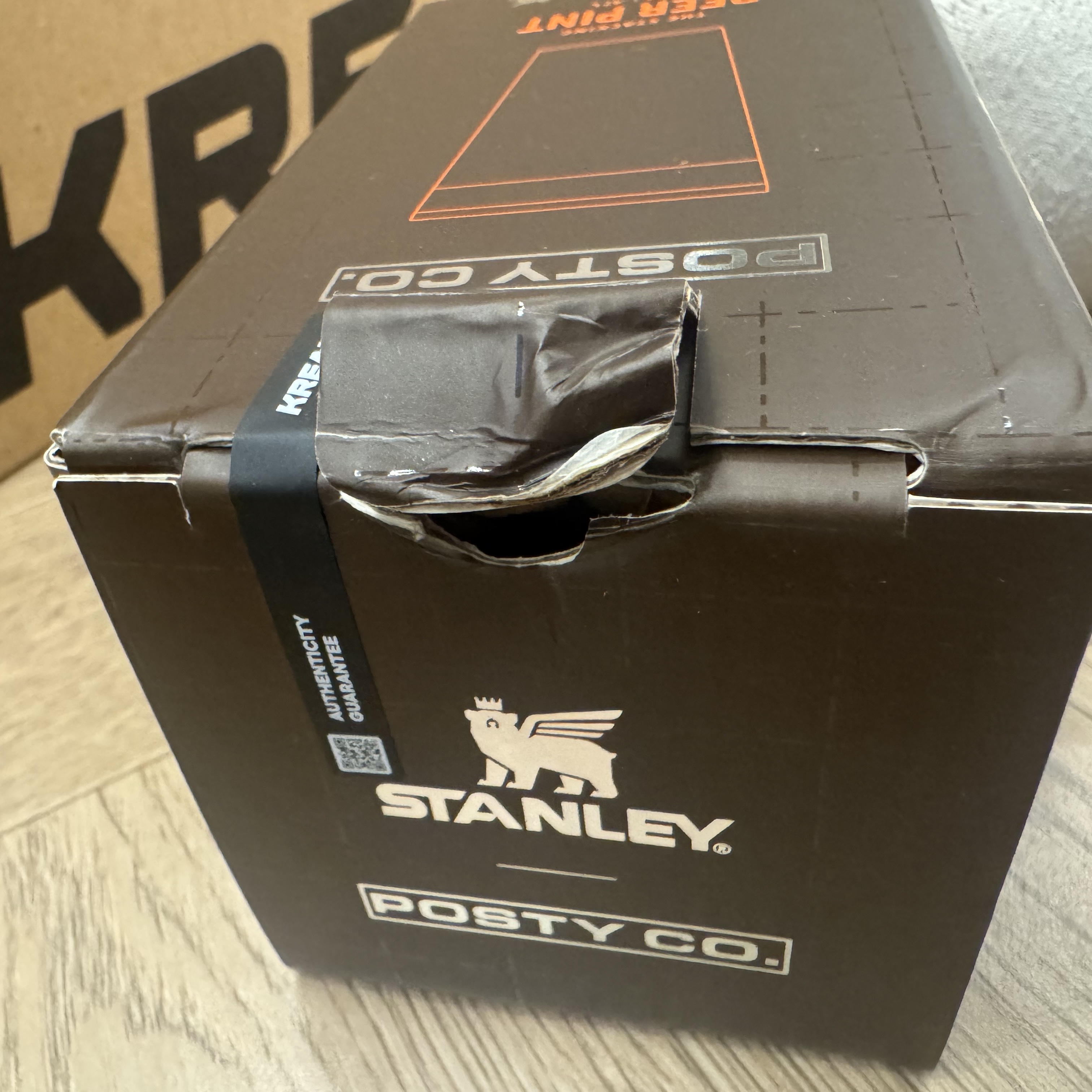 Stanley x The Post Malone Stacking Beer Pint 473ml Multicam 착용 스타일