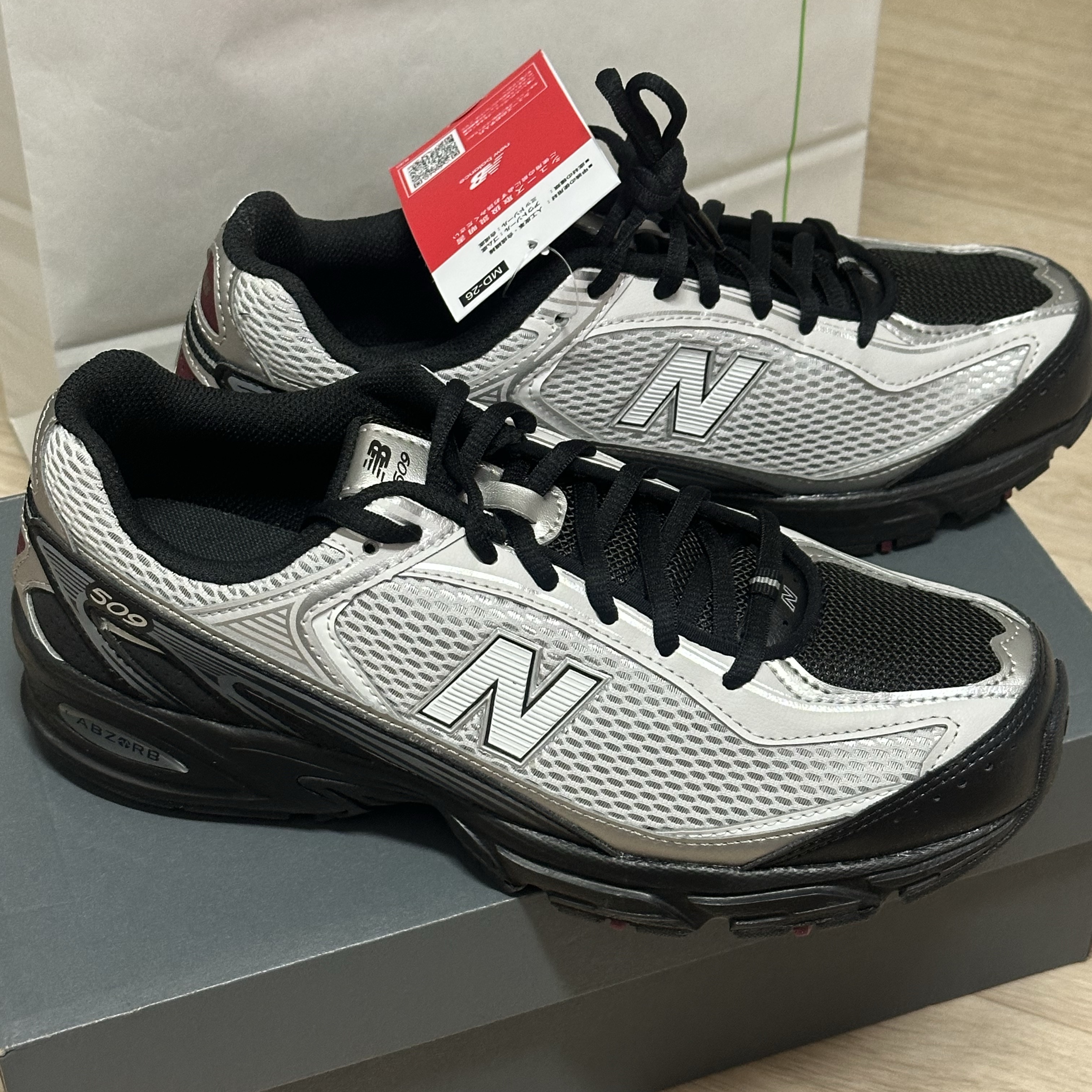 New Balance 509 Black Gray 착용 스타일 - 2