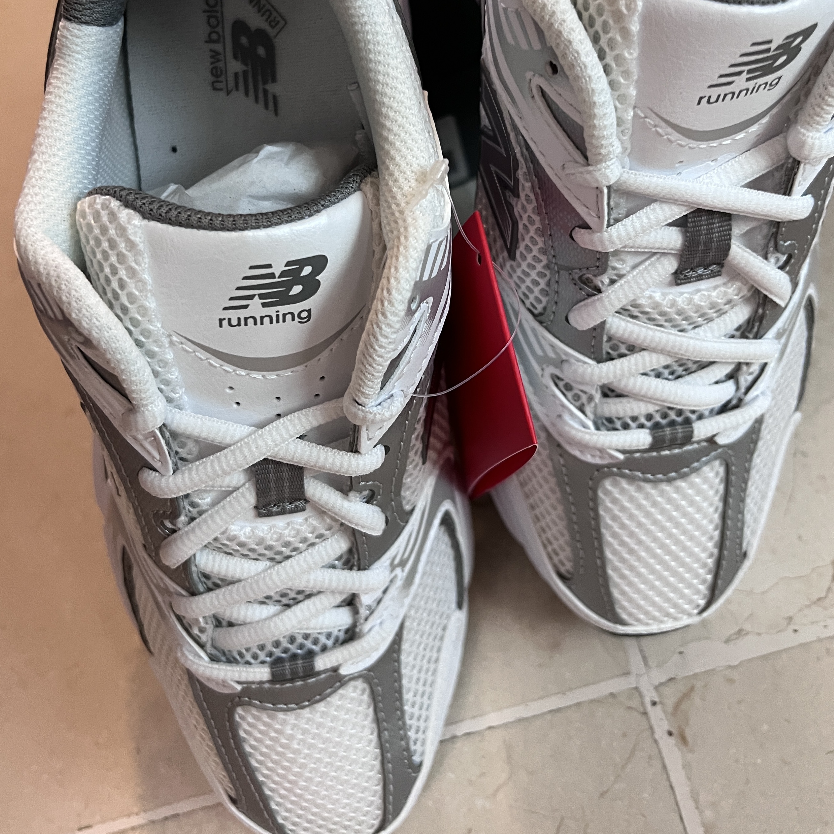 New Balance 530 White Silver 착용 스타일