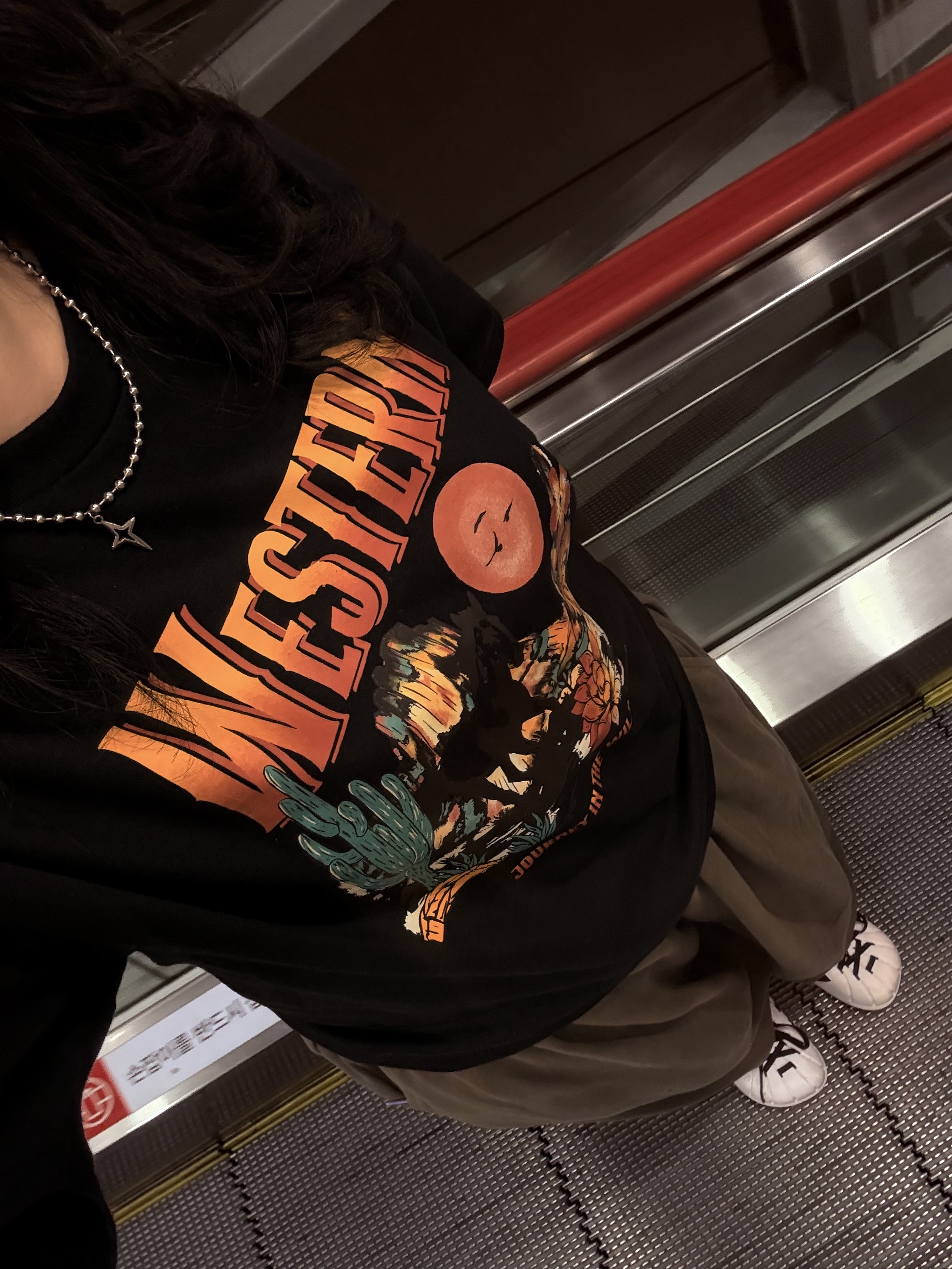 Gildan X American Collection Western T-Shirt Black 착용 스타일 - 6