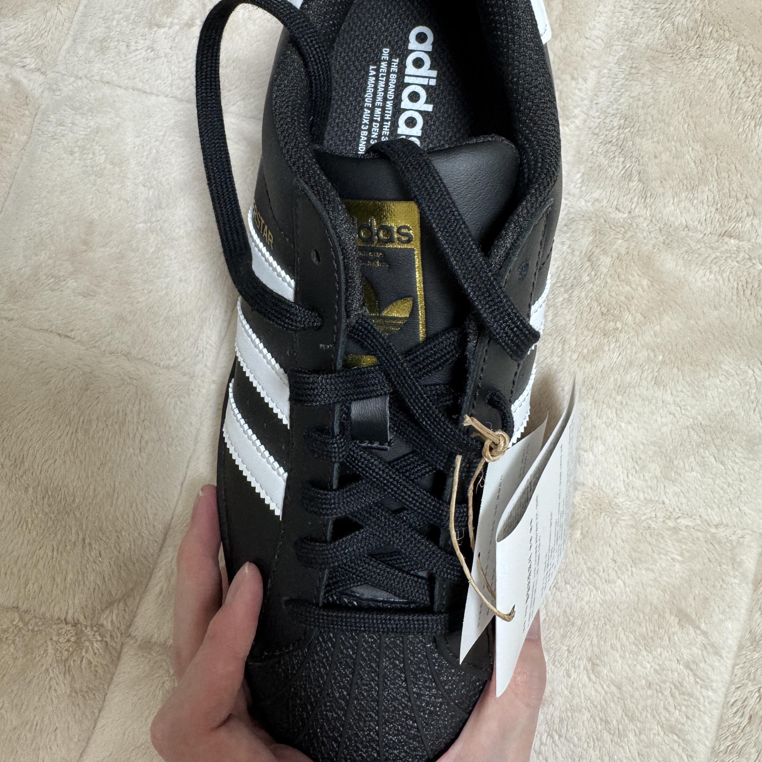 Adidas Superstar Core Black White 착용 스타일