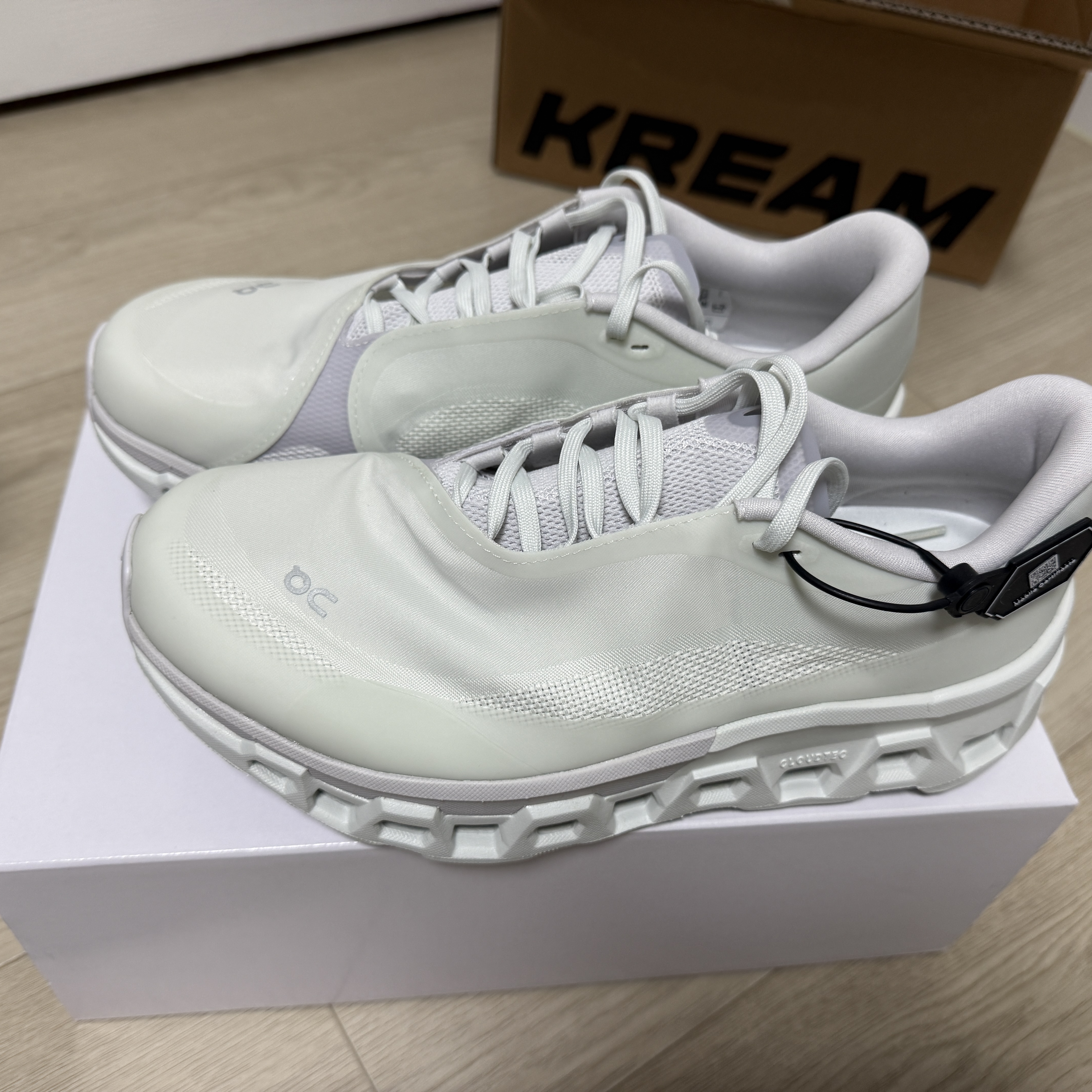 On Running x Post Archive Faction (Paf) Cloudmonster 2 Vapor Frost 착용 스타일 - 1