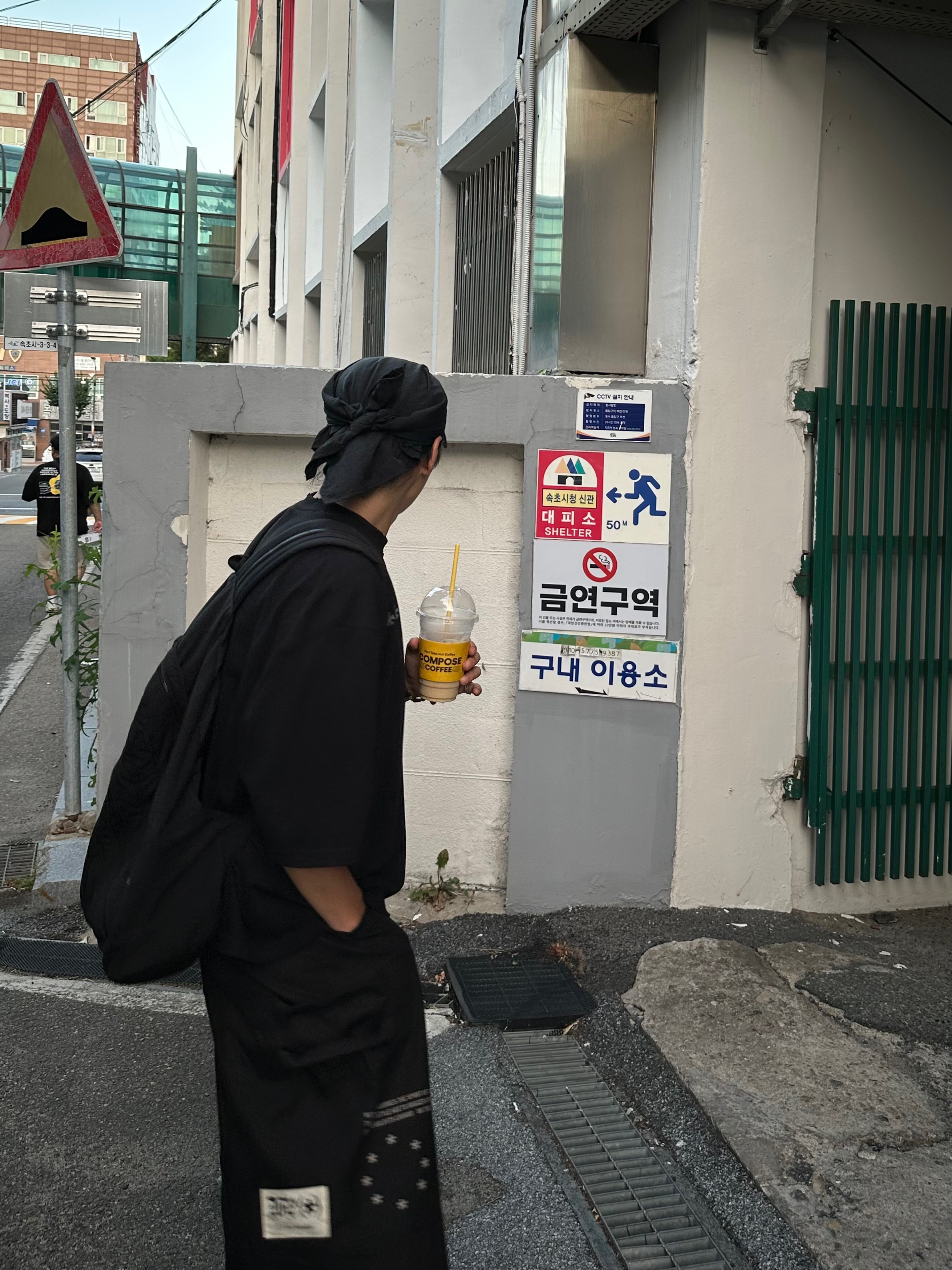 Wapworks Hardwork Crop T-Shirt Black, Farfromwhat Far Zipper Ripstop Backpack Black 착용 스타일 - 1