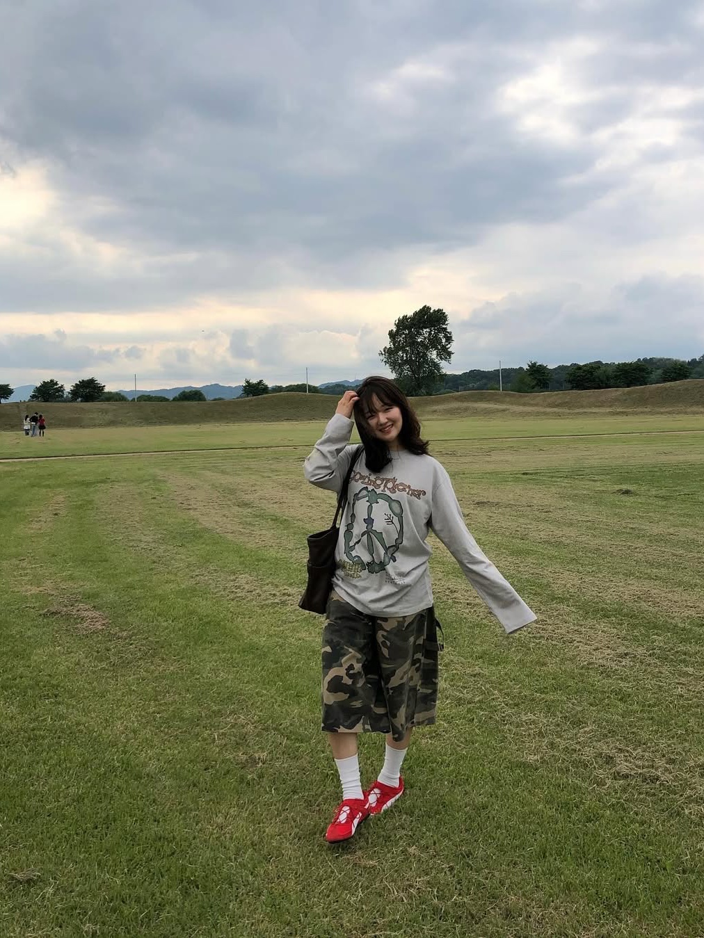 SLOW RECORD HOUSE Carpenter Bermuda Wide Camo Pants Vintage Green 착용 스타일 - 3