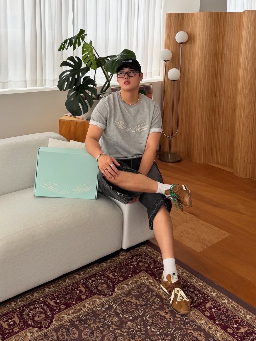 THIS IS FINE Oversized Signature Tee Sportif Gray, THIS IS FINE Signature Ball Cap Black 착용 스타일 - 6