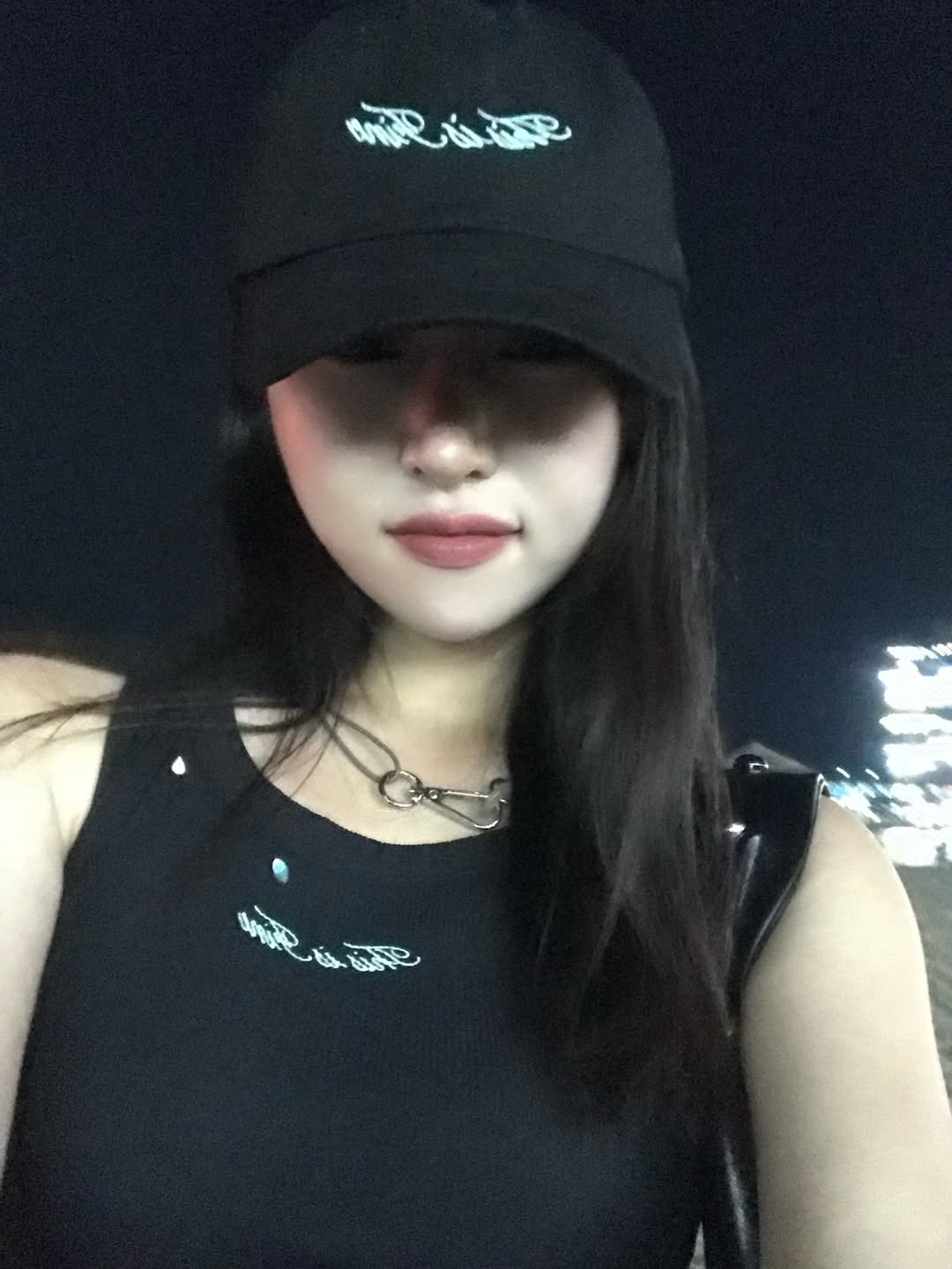 THIS IS FINE Ribbed Sleeveless Top Black, THIS IS FINE Signature Ball Cap Black 착용 스타일 - 10