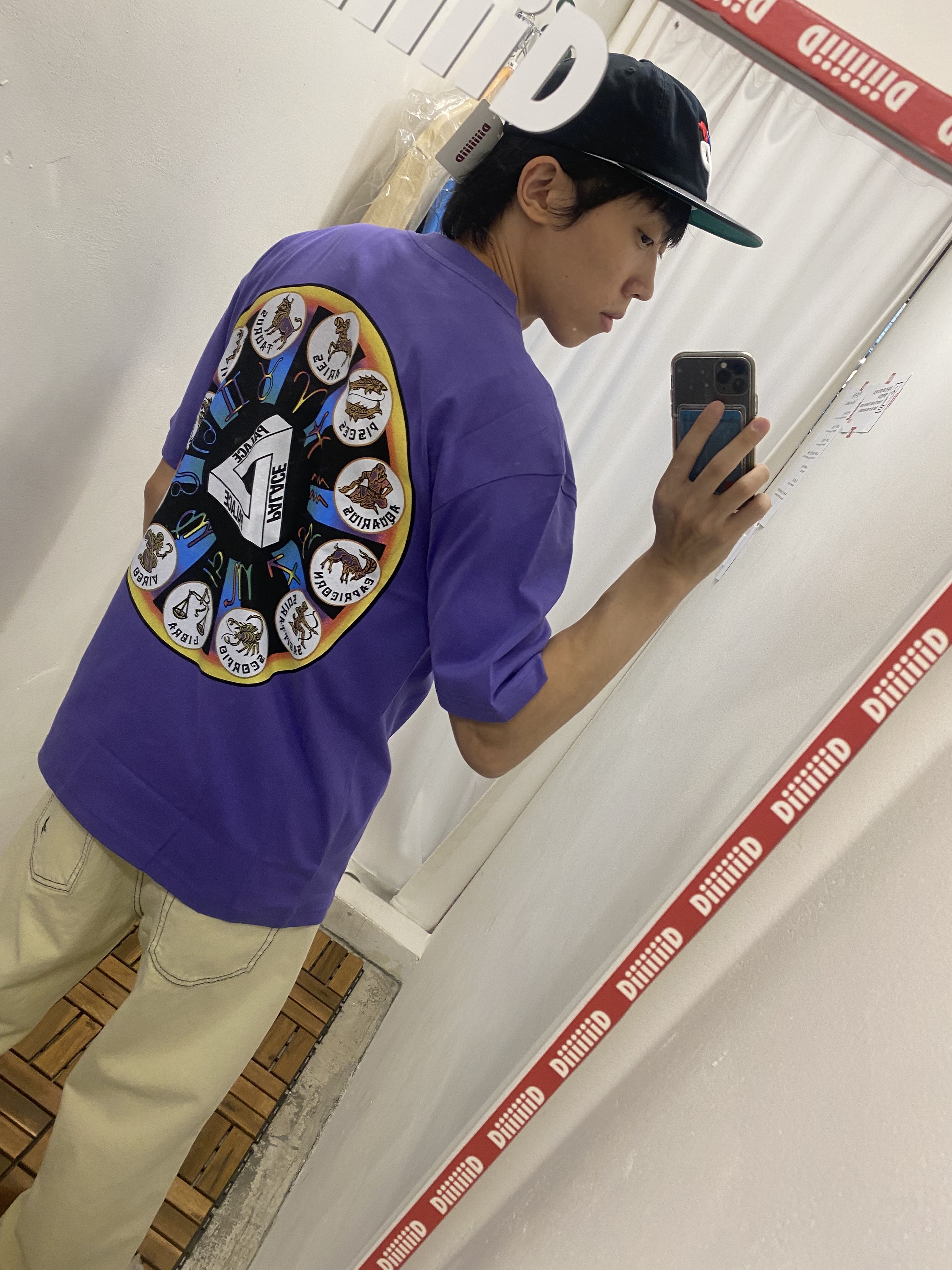 Palace x Oakley T-Shirt Sand - 23SS, Supreme Regular Jean Bleached - 25SS 착용 스타일 - 4