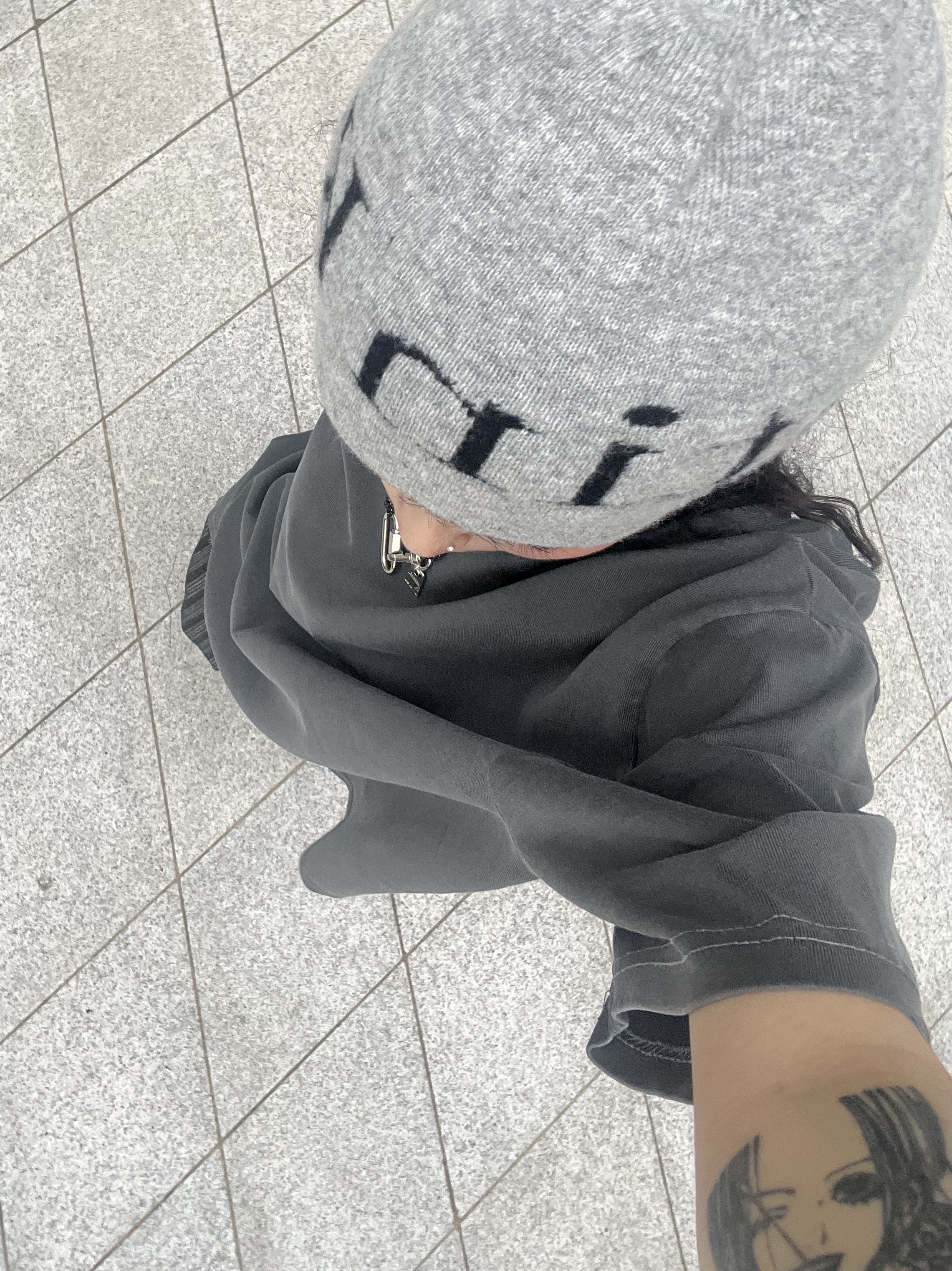 Matin Kim Logo Jacquard Short Beanie Grey, Nike Air Force 1 '07 WB Flax 착용 스타일 - 5