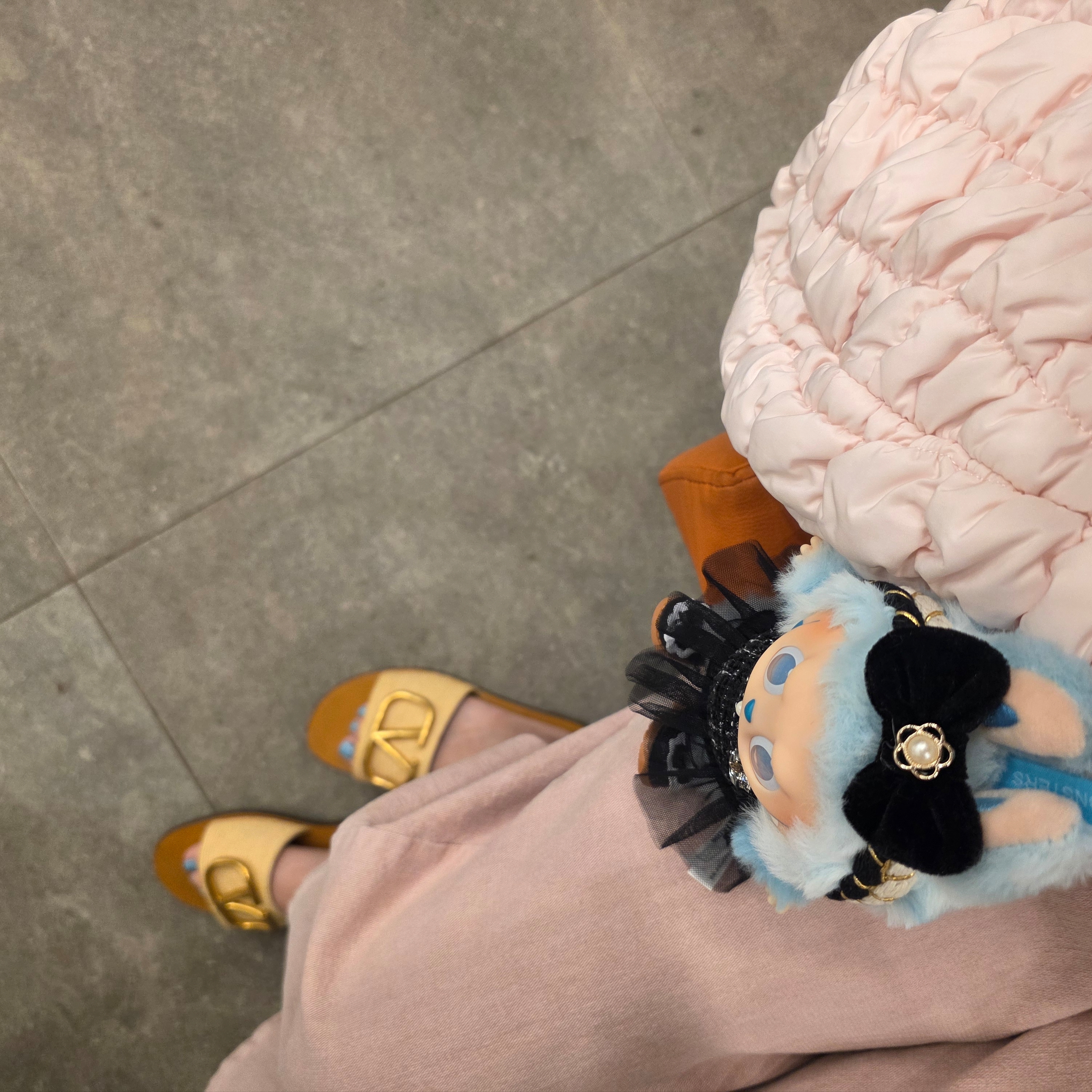 Pop Mart Labubu The Monsters Highlight Series Hope Keyring (Opened Case), COS Quilted Messenger Bag Light Pink 착용 스타일 - 2