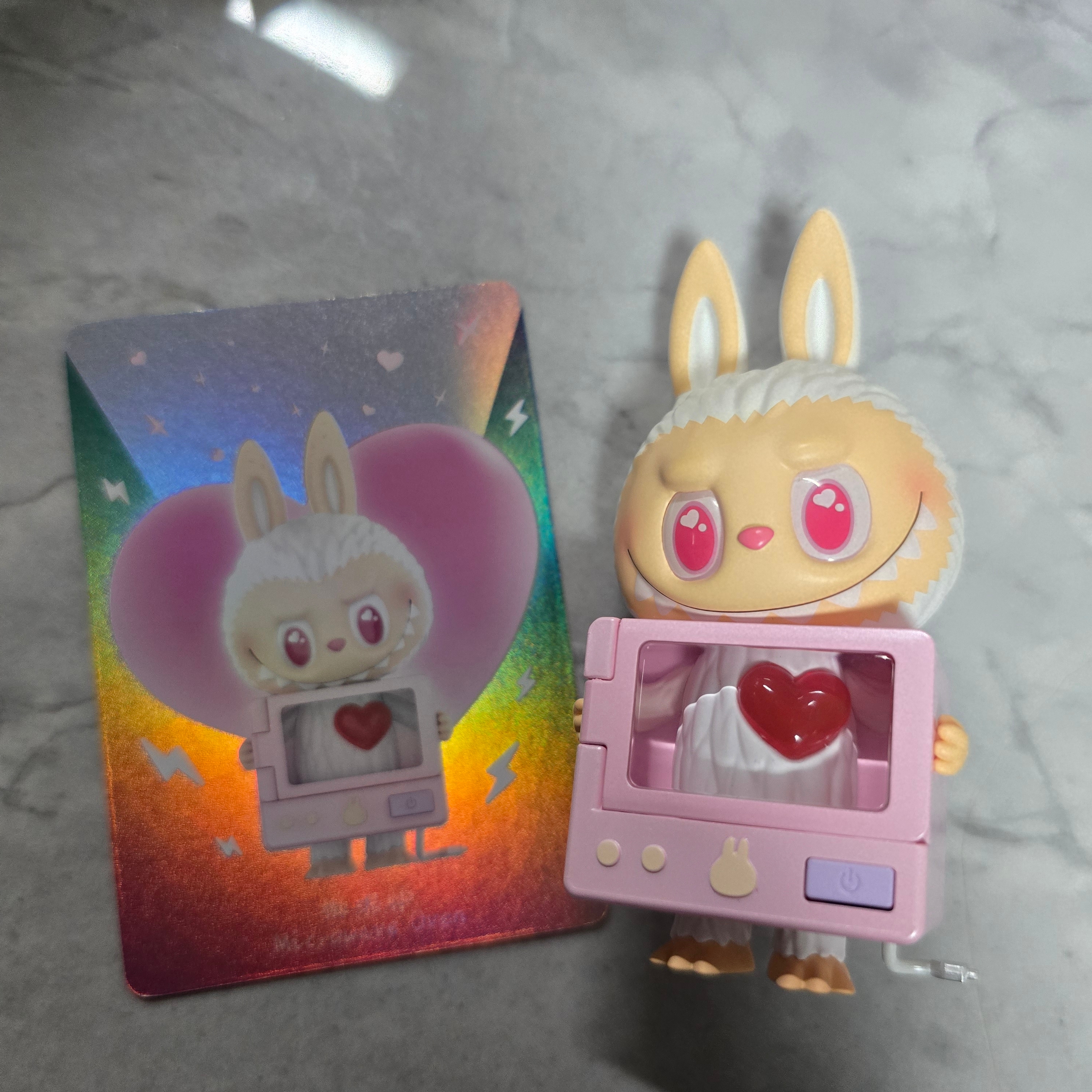 Pop Mart Labubu The Monsters Wacky Mart Series Figures (12 Blind Boxes) 착용 스타일 - 1