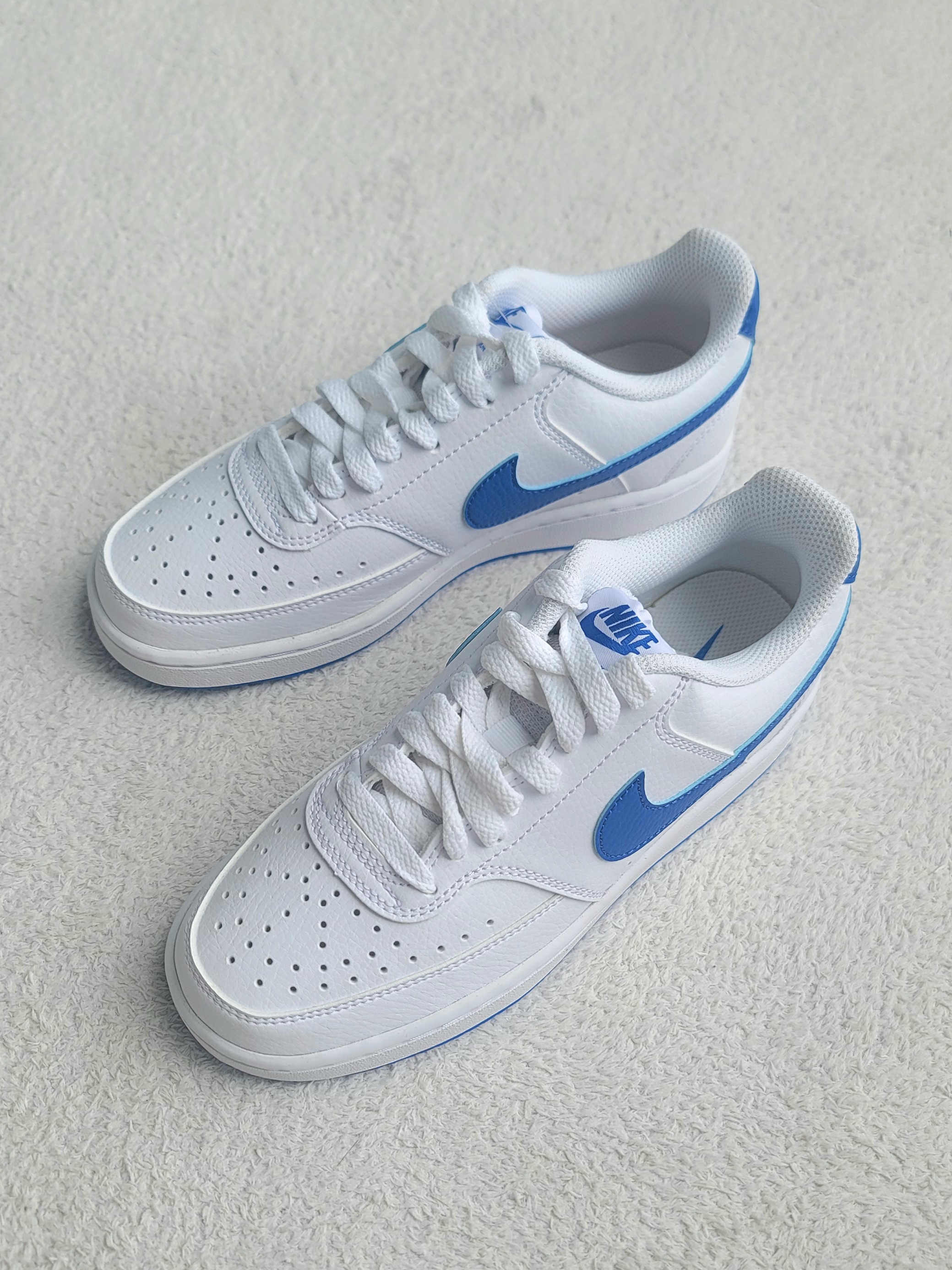 Nike Court Vision Low White Royal Blue 착용 스타일 - 2