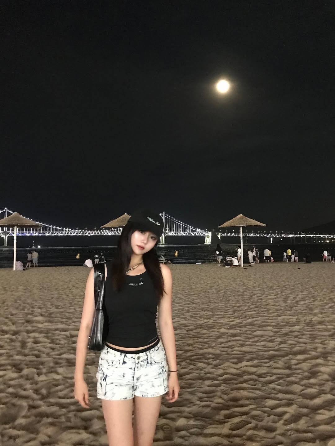 THIS IS FINE Ribbed Sleeveless Top Black, THIS IS FINE Signature Ball Cap Black 착용 스타일 - 8