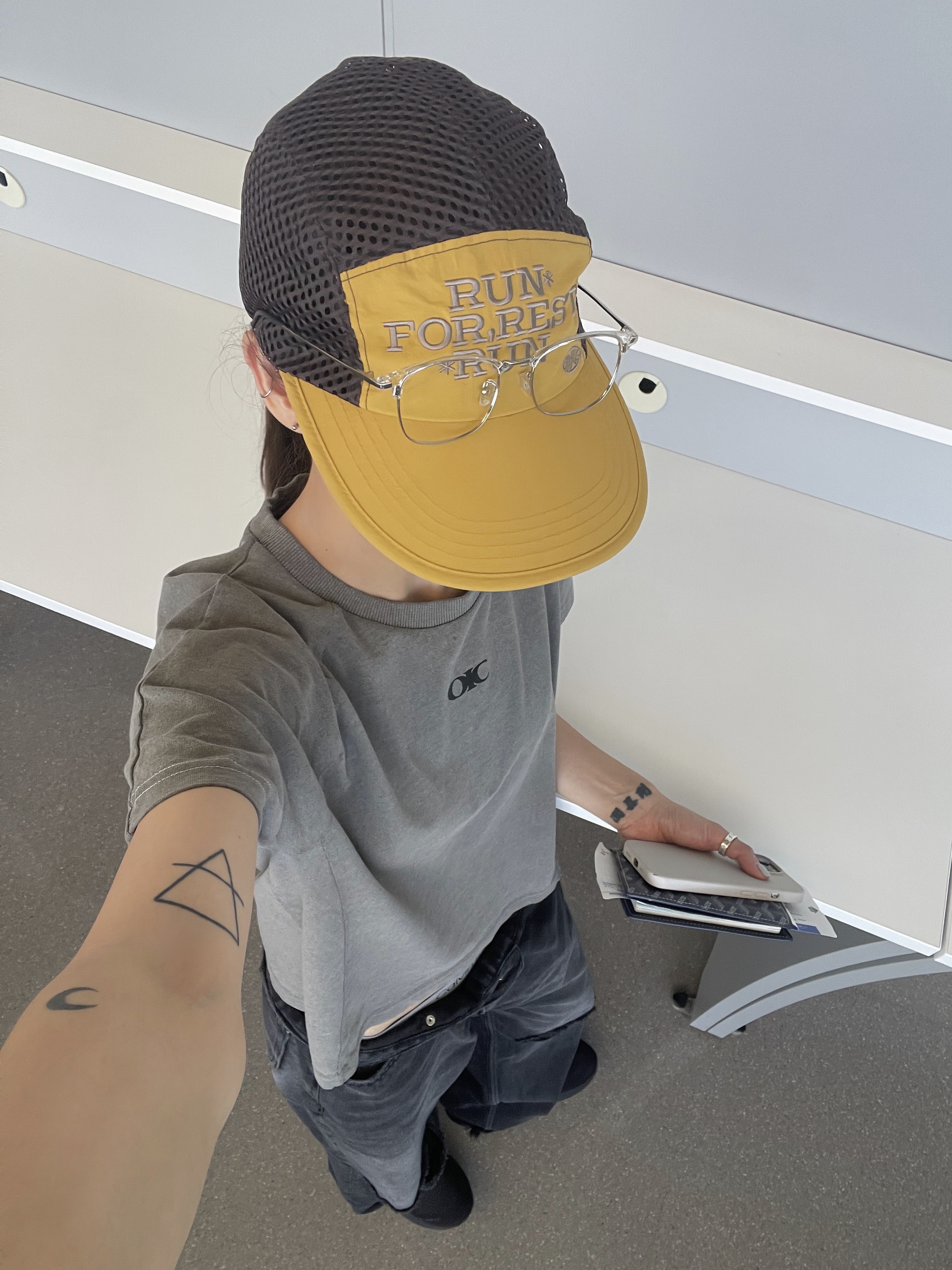 Menasoo Run For Rest Run Mesh Camp Cap Mustard, Asics Gel-Nimbus 26 Black 착용 스타일 - 1