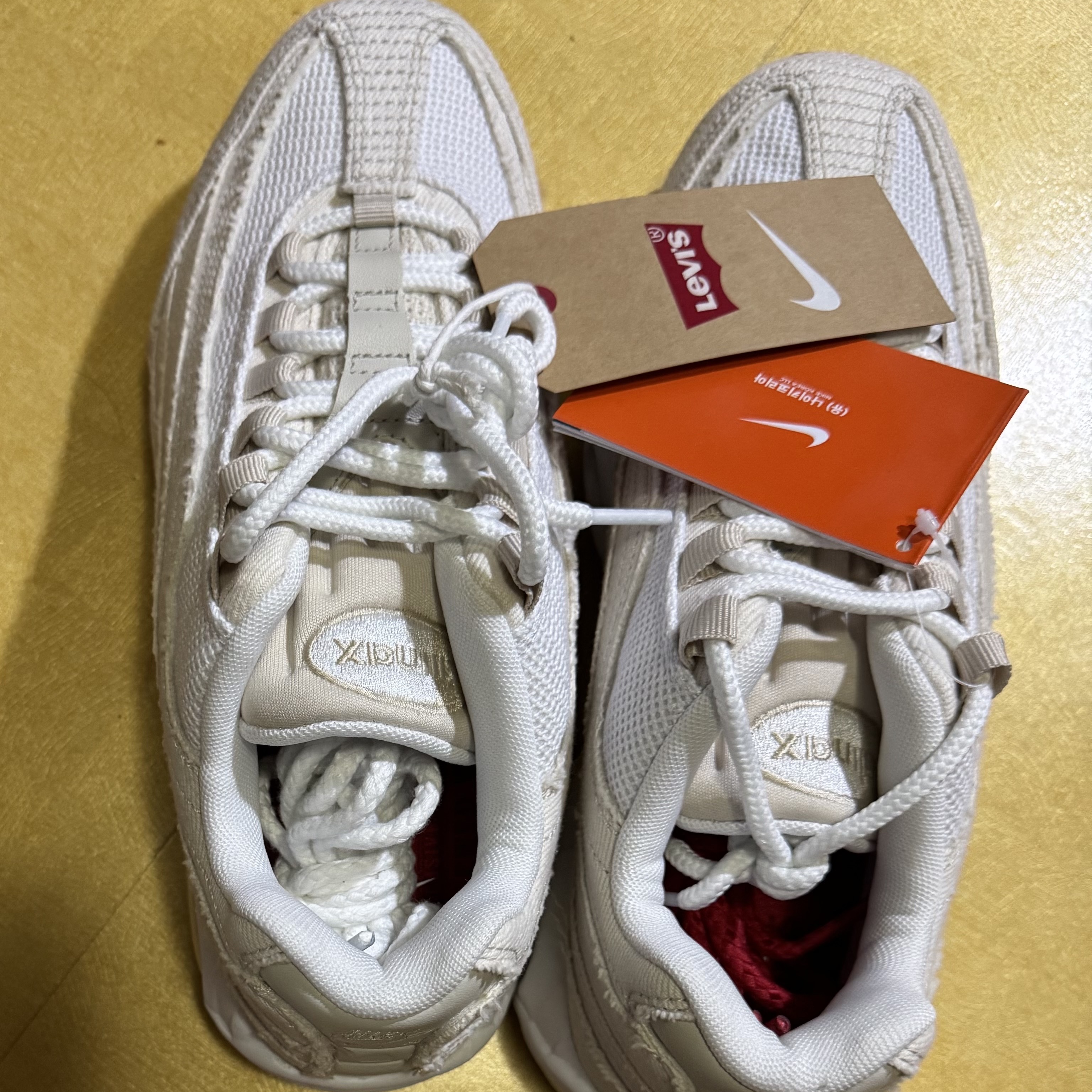 Nike x Levi's Air Max 95 White and Ecru 착용 스타일 - 2