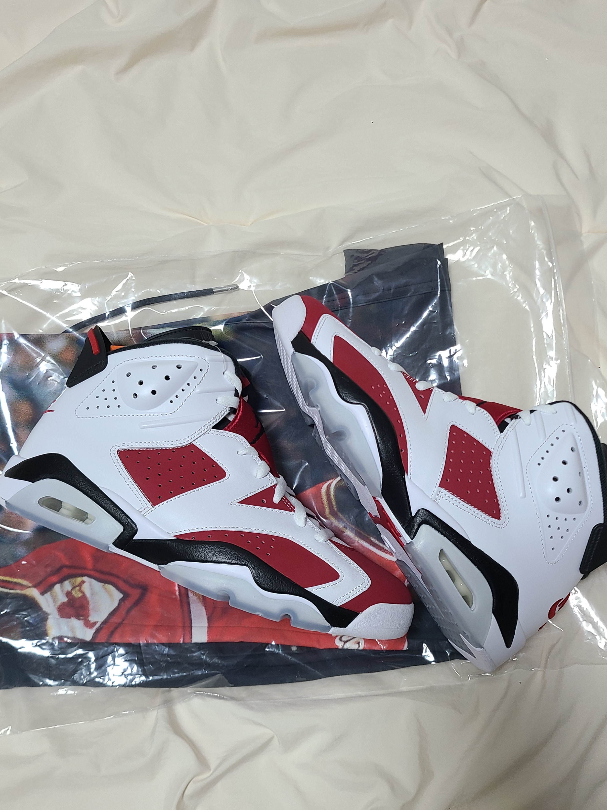 Jordan 6 Retro Carmine 2021 착용 스타일 - 1
