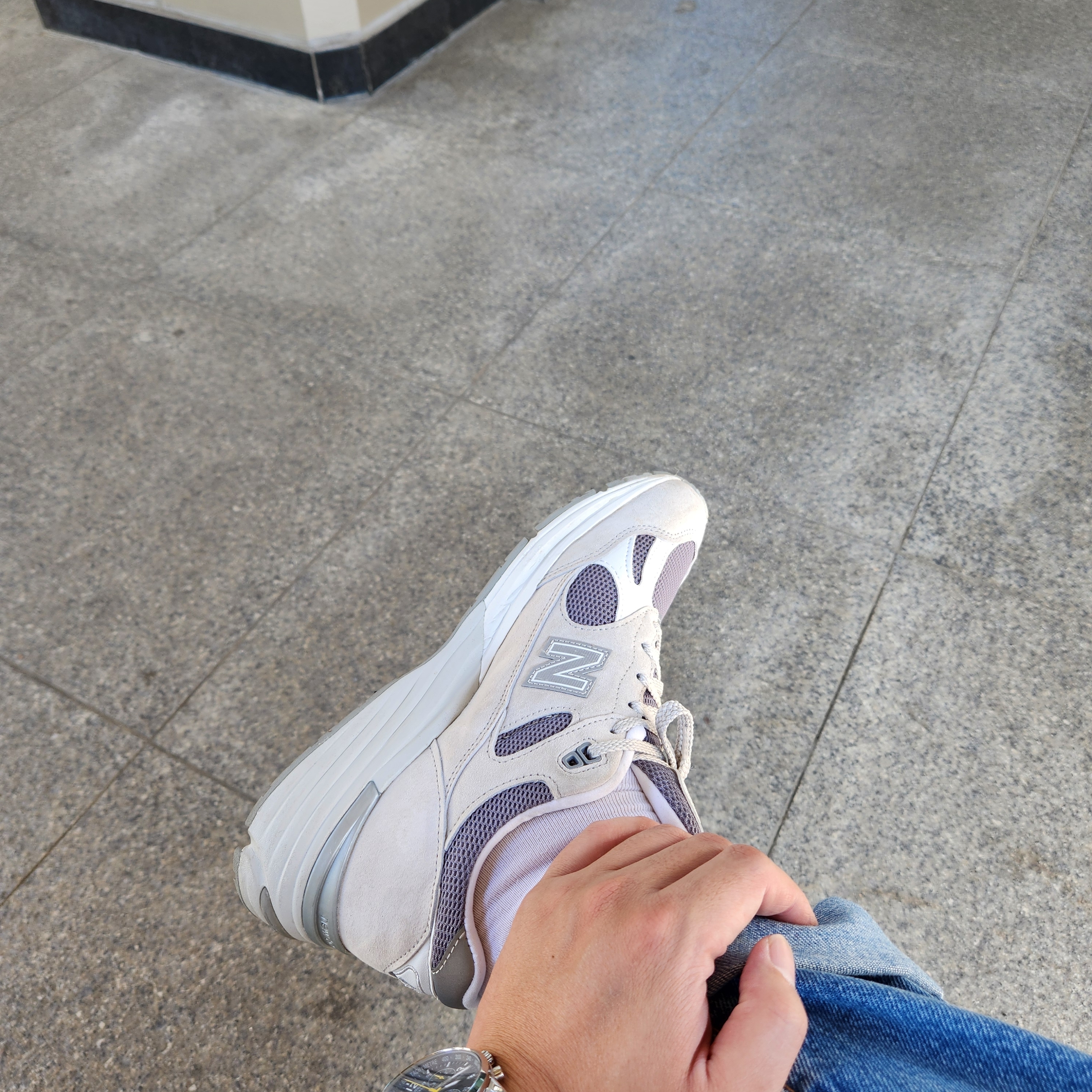 New Balance 991v2 Made in UK Nimbus Cloud Cool Grey - D Standard 착용 스타일 - 5