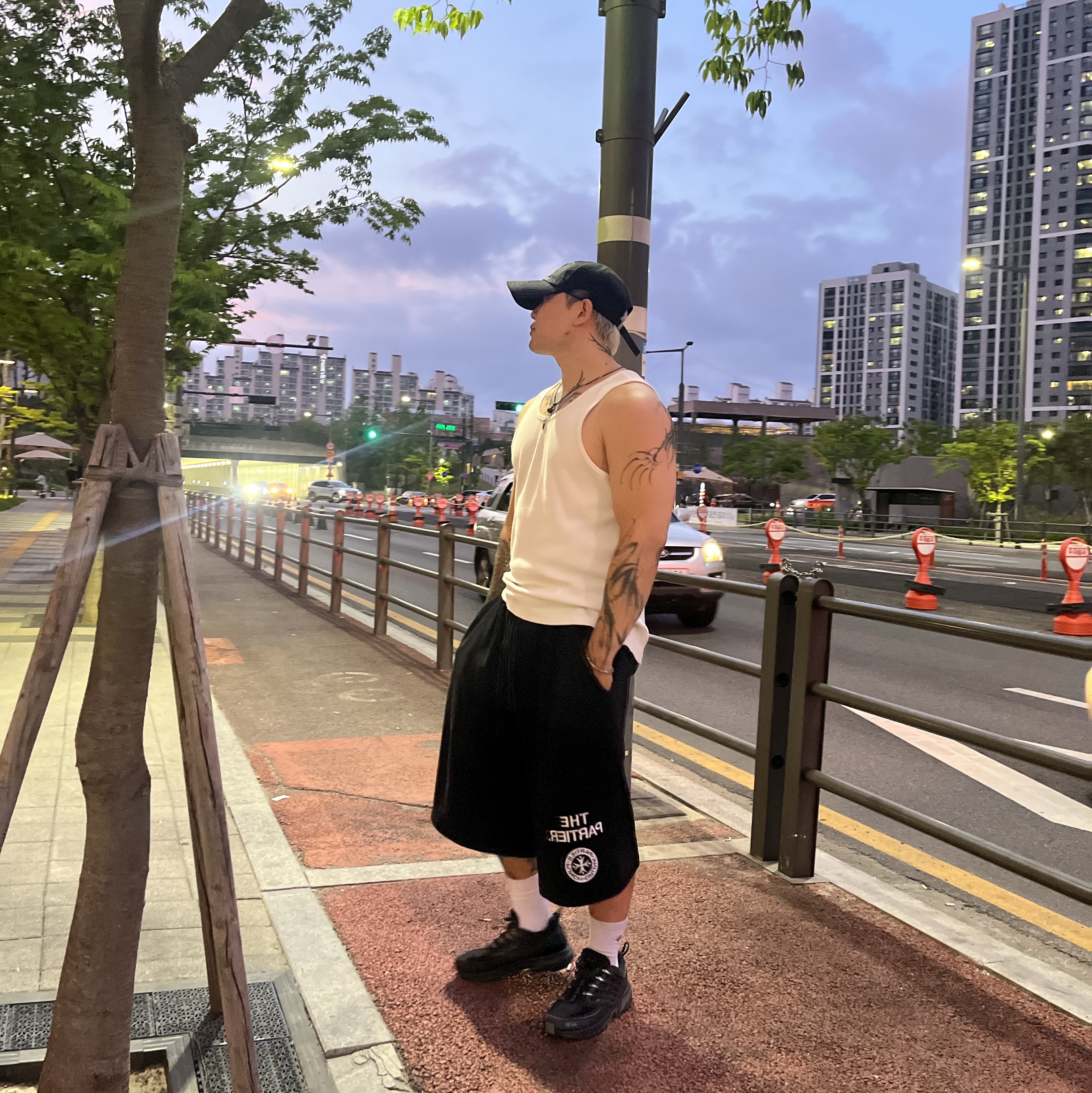 Punch Drunk Parties The Partier SweatShorts Black 착용 스타일