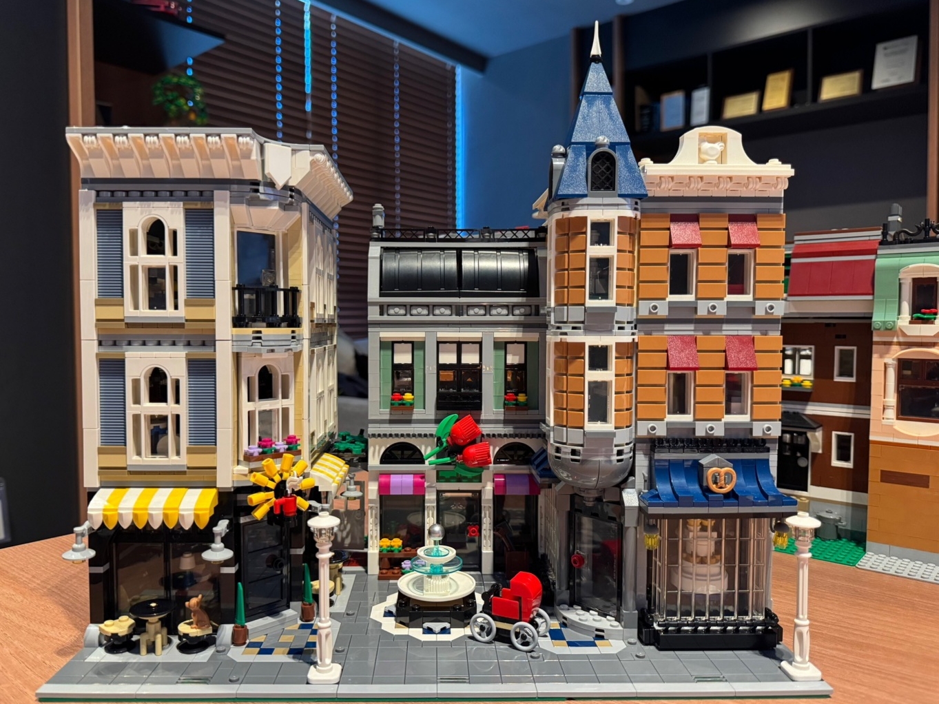 Lego Assembly Square 착용 스타일