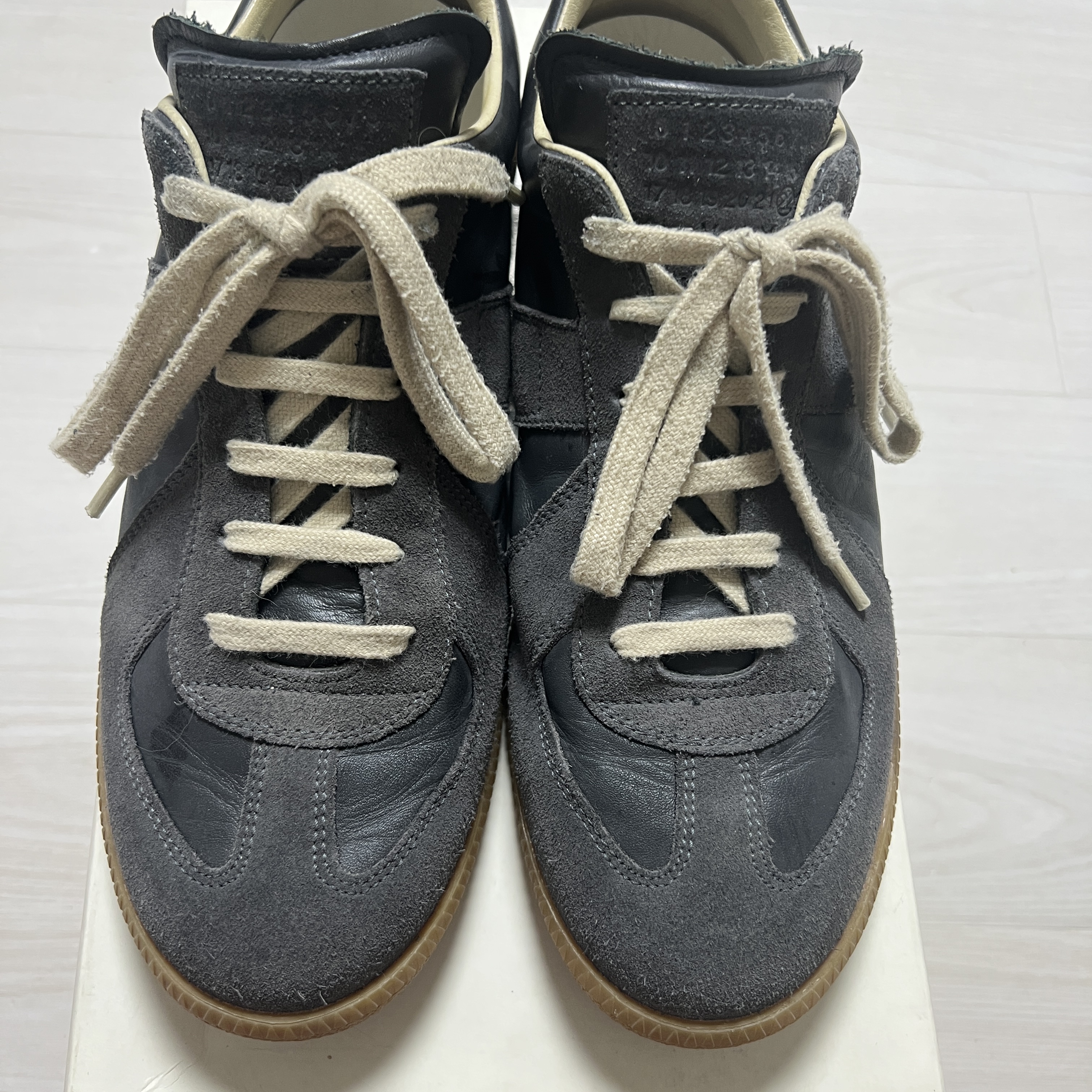 Maison Margiela Replica Distressed Suede Sneakers Black 착용 스타일