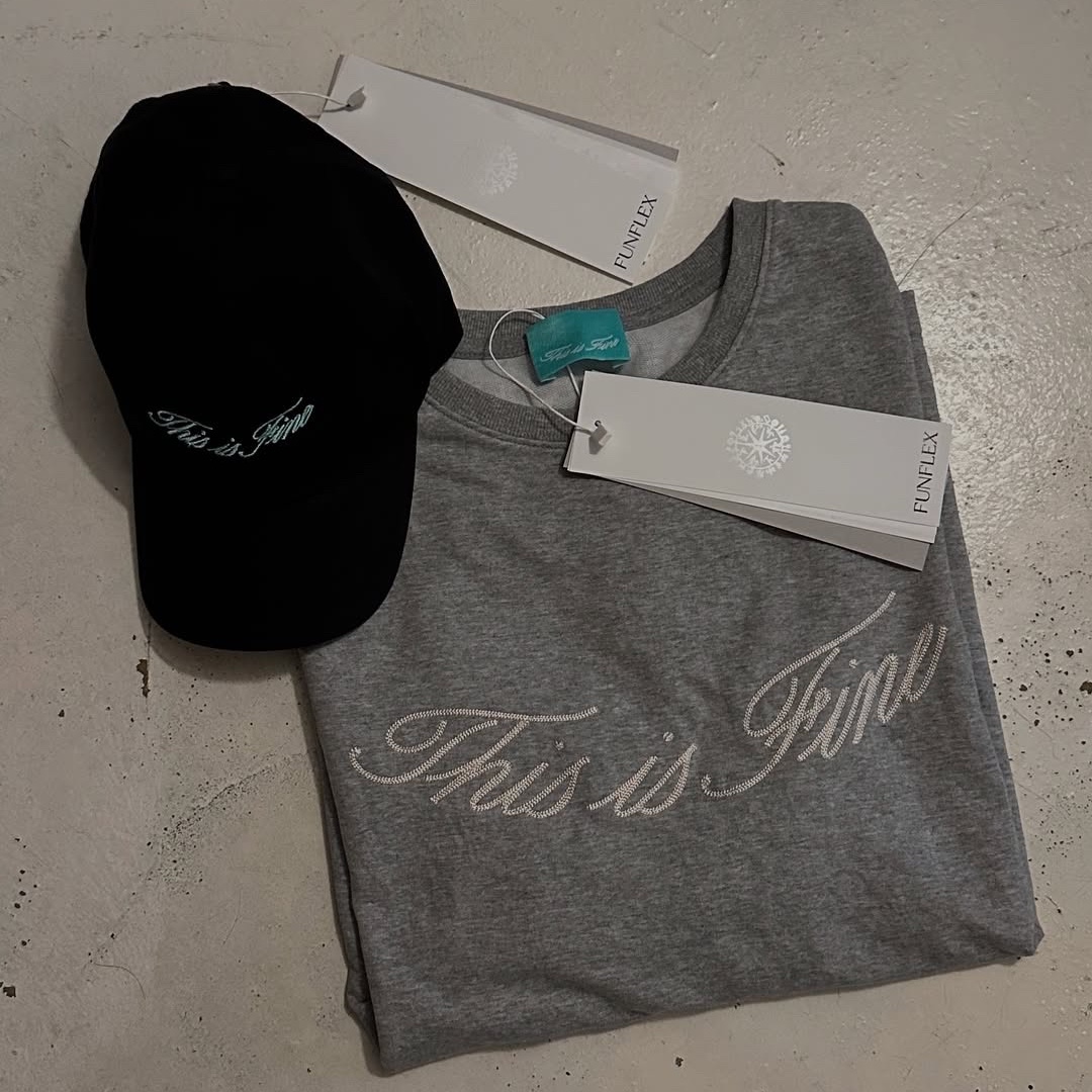 THIS IS FINE Oversized Signature Tee Sportif Gray, THIS IS FINE Signature Ball Cap Black 착용 스타일 - 6