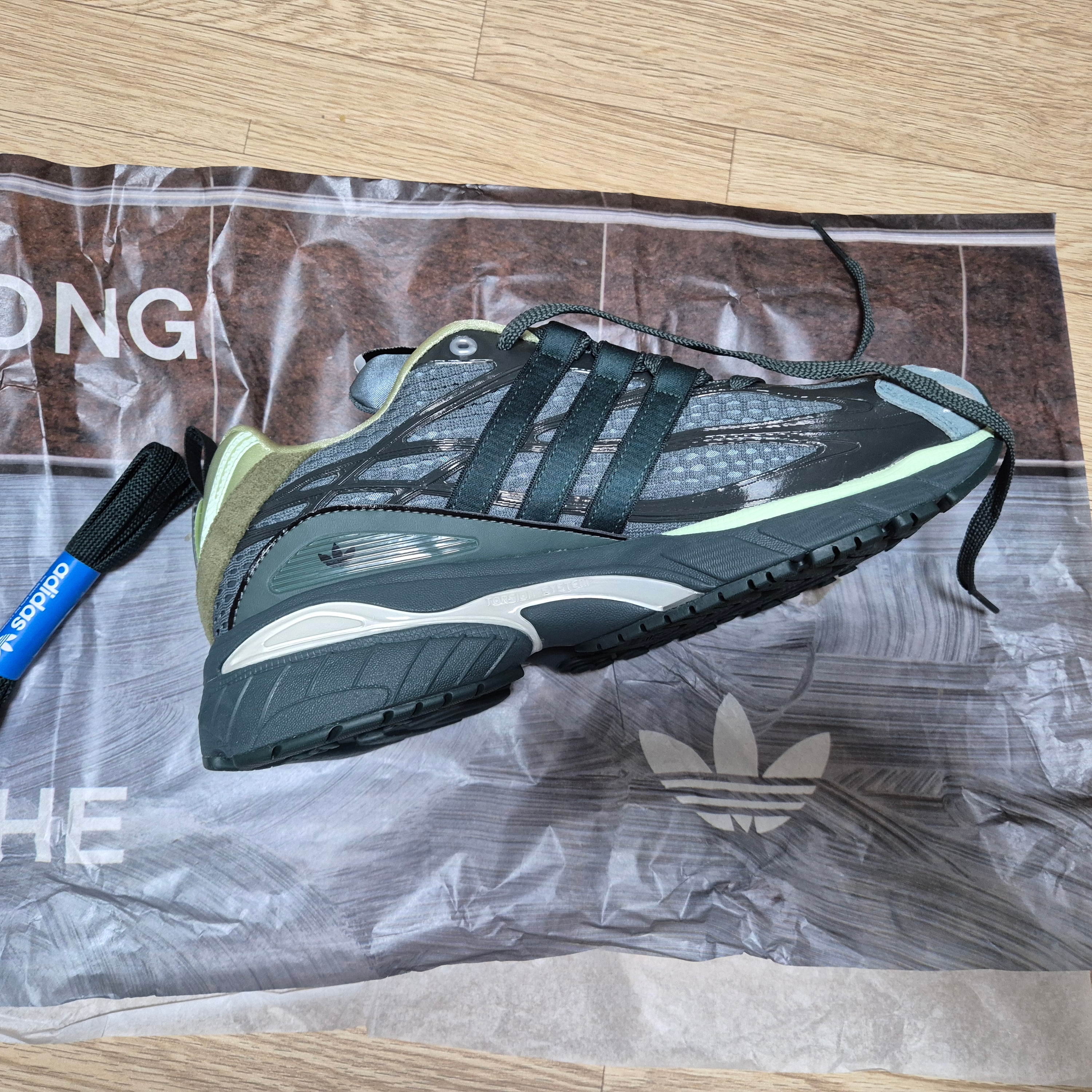 Adidas x Song for the Mute Adistar Cushion Shadow Green College Green 착용 스타일 - 3