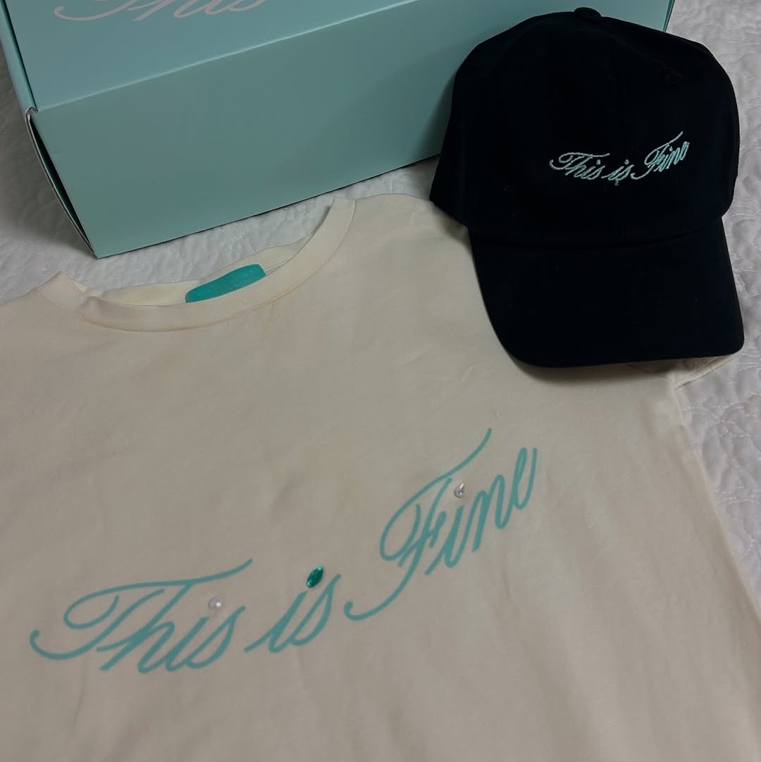 THIS IS FINE Cropped Signature Tee Cream, THIS IS FINE Signature Ball Cap Black 착용 스타일 - 5