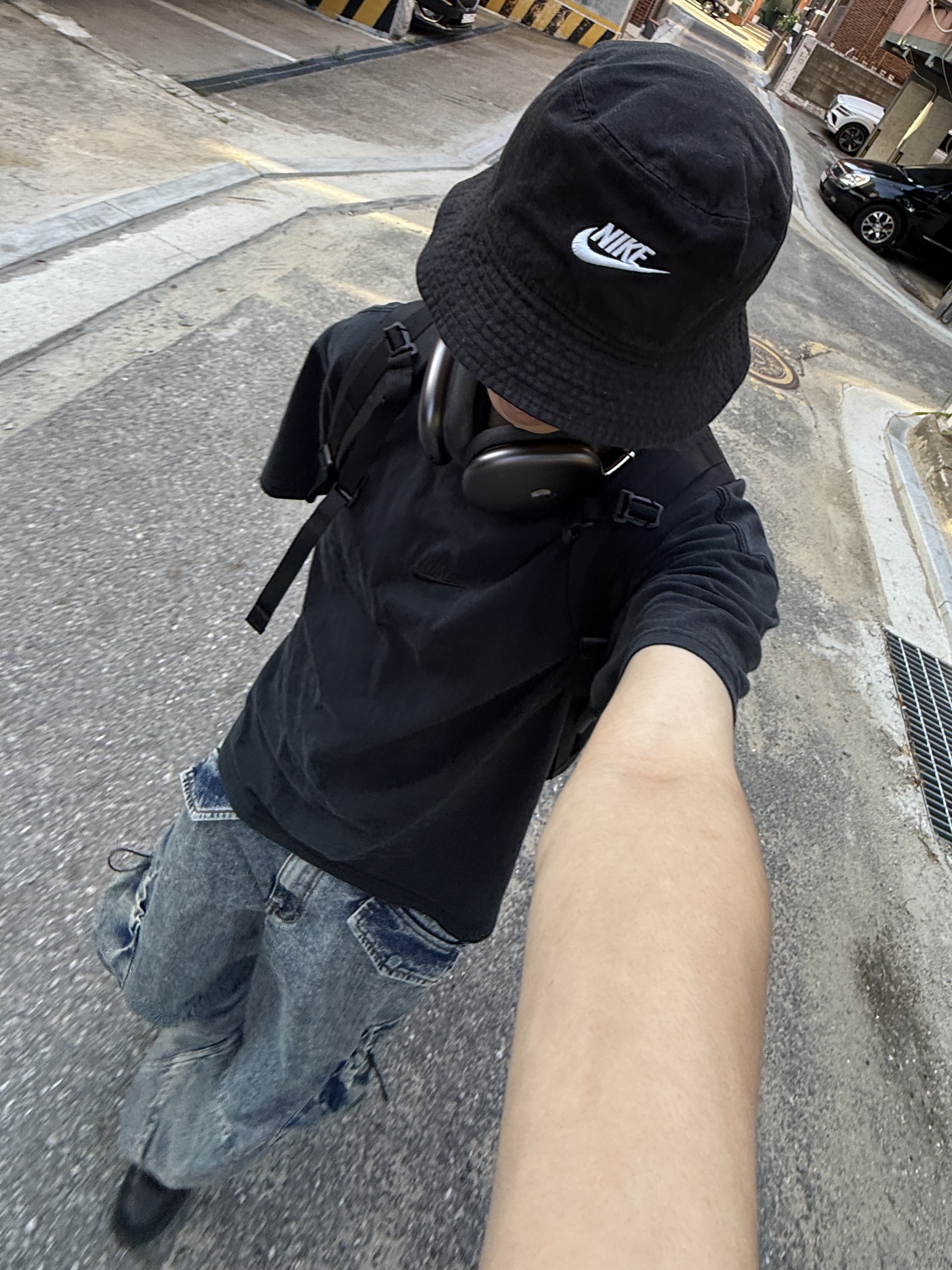 Nike x Supreme Air Force 1 Low Black, Nike NSW Premium Essential T-Shirt Black - Asia 착용 스타일 - 1