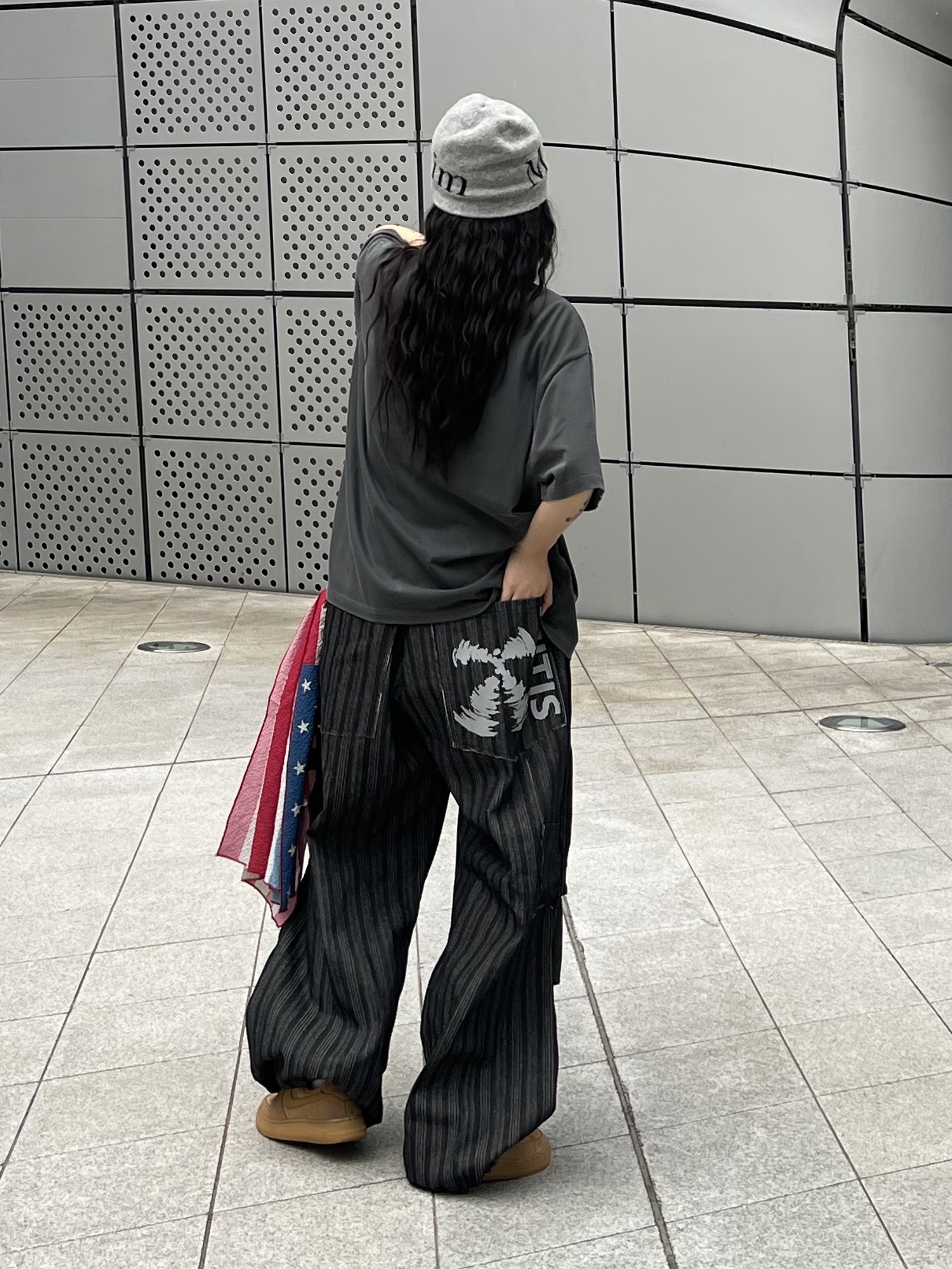 Matin Kim Logo Jacquard Short Beanie Grey, Nike Air Force 1 '07 WB Flax 착용 스타일 - 4