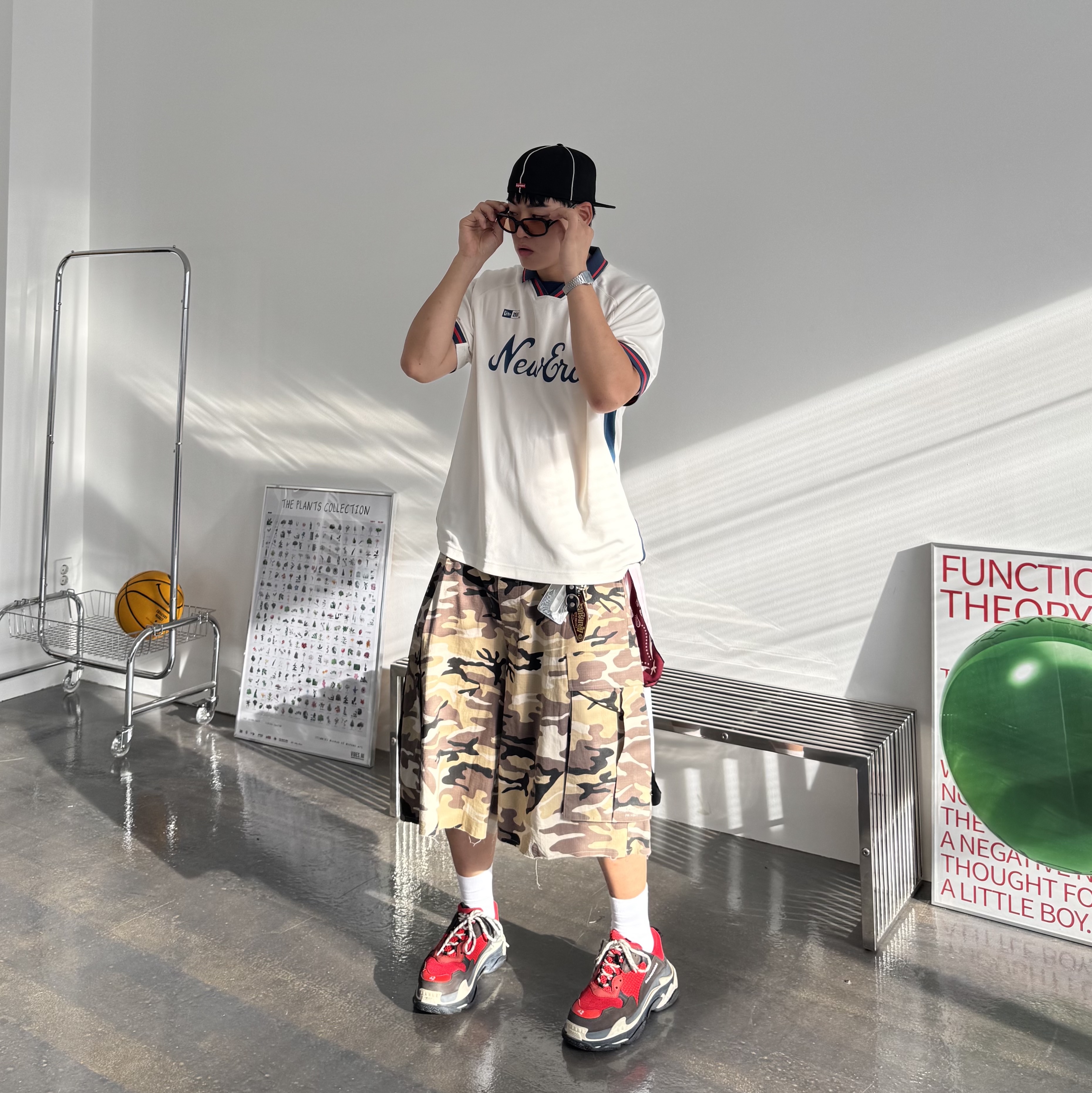 Balenciaga Triple S Red Black 2018 착용 스타일 - 2