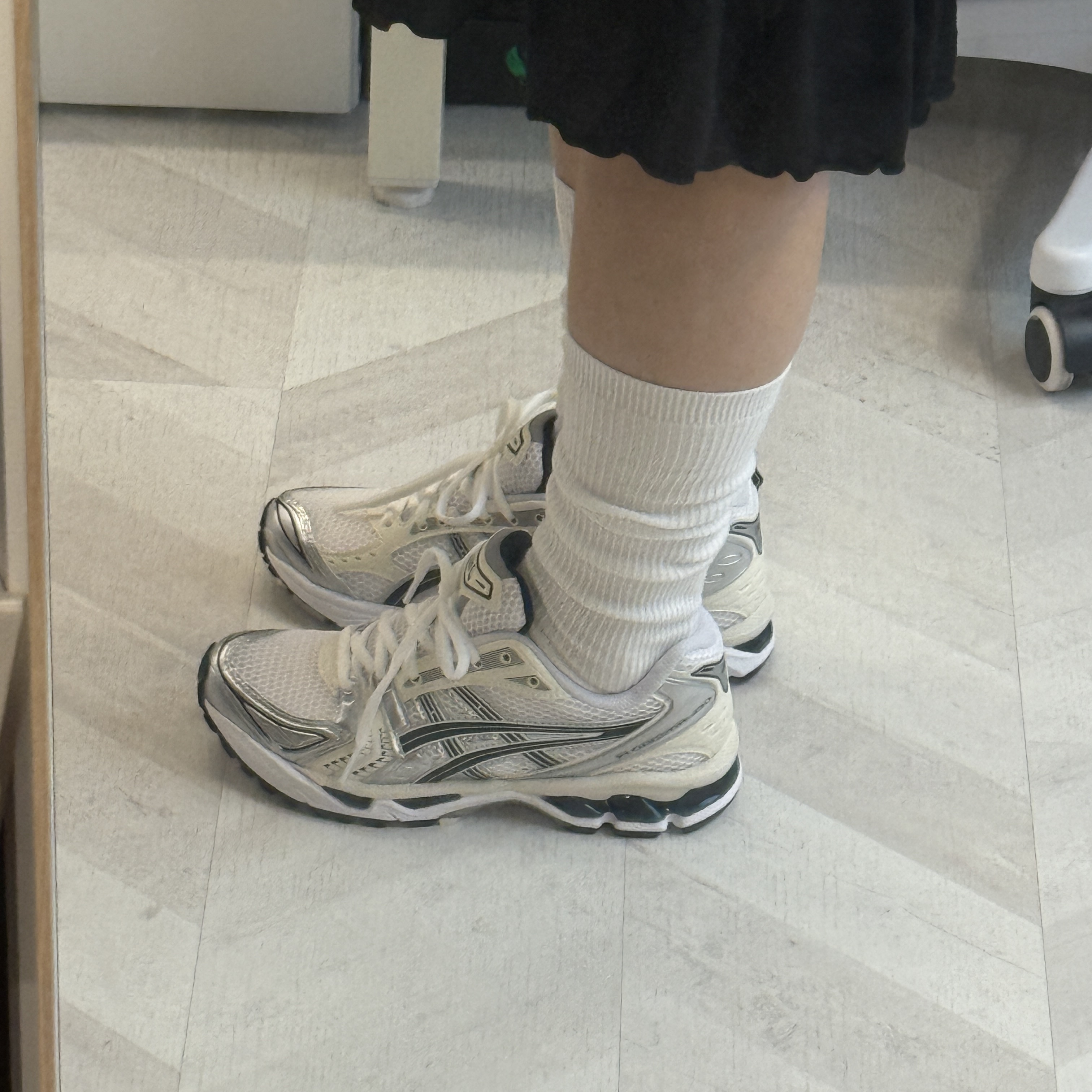 (W) Asics Gel-Kayano 14 White Midnight 착용 스타일 - 2
