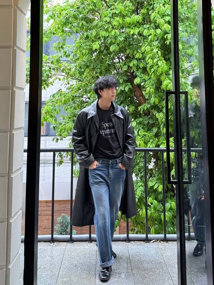 Sports Dept Moving Logo T-shirt Black 착용 스타일 - 1