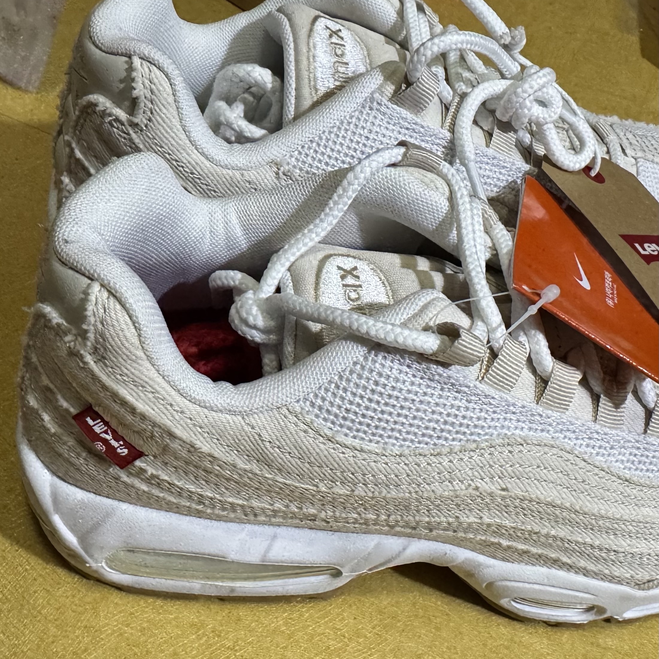 Nike x Levi's Air Max 95 White and Ecru 착용 스타일 - 1