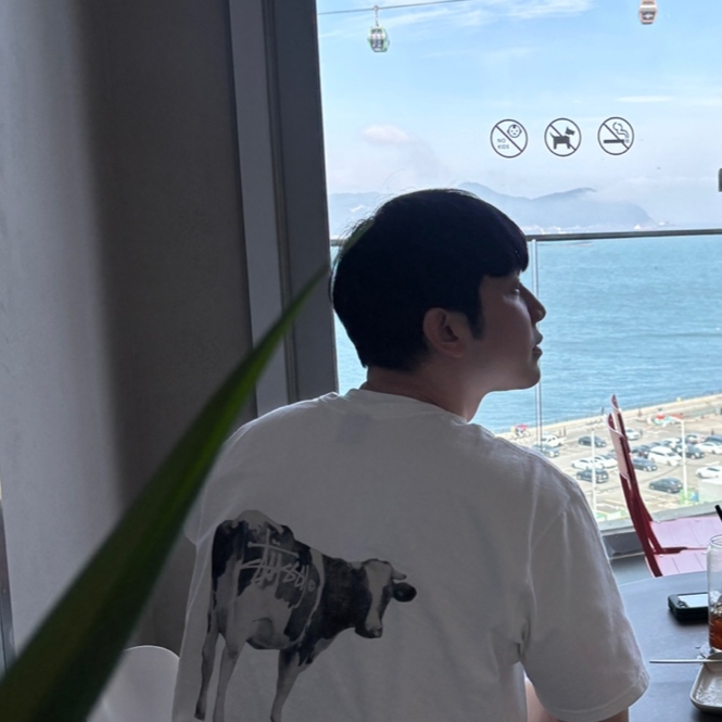 Stussy Grassfed T-Shirt White 착용 스타일